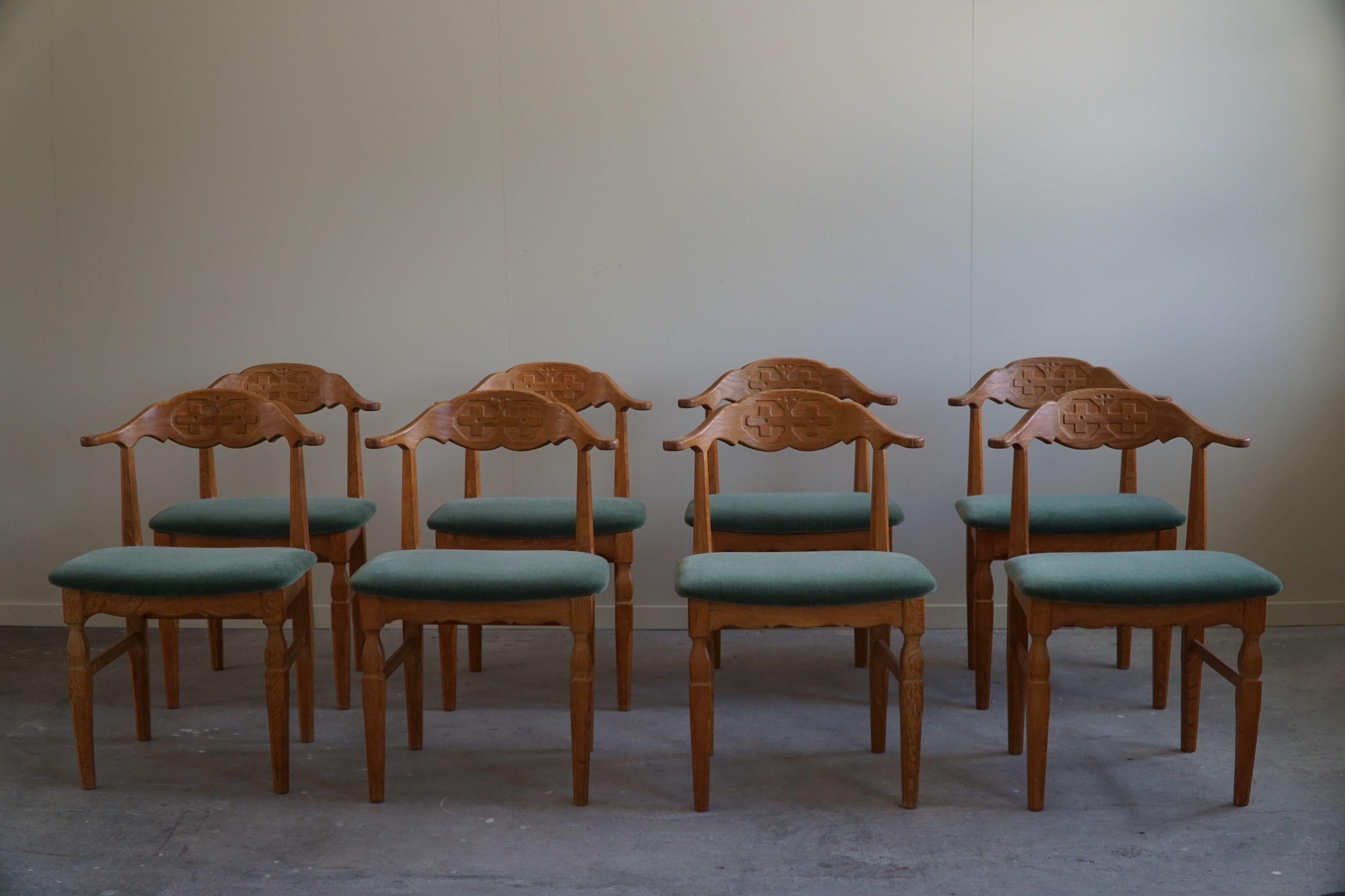 Such a magnificent set of 8 dining chairs in oak, seats reupholstered in great quality green mohair.
Designed by Henning Kjærnulf for E.G. Møbler - circa 1960s.

The overall impression of these mid century chairs are really good.
This set will