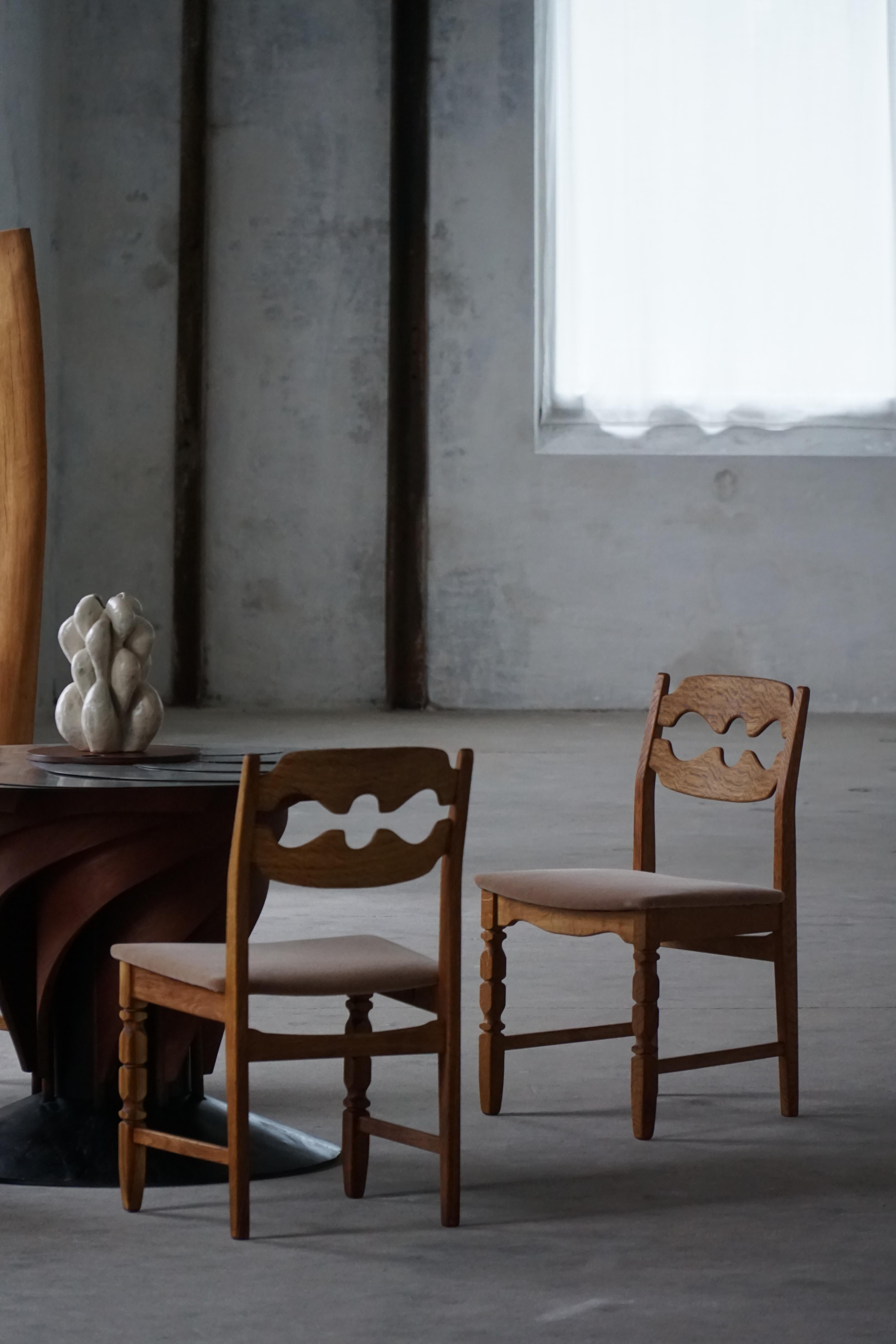 Henning Kjærnulf, Set of 8 “Razorblade” Dining Chairs in Oak and Mohair, 1960s For Sale 6