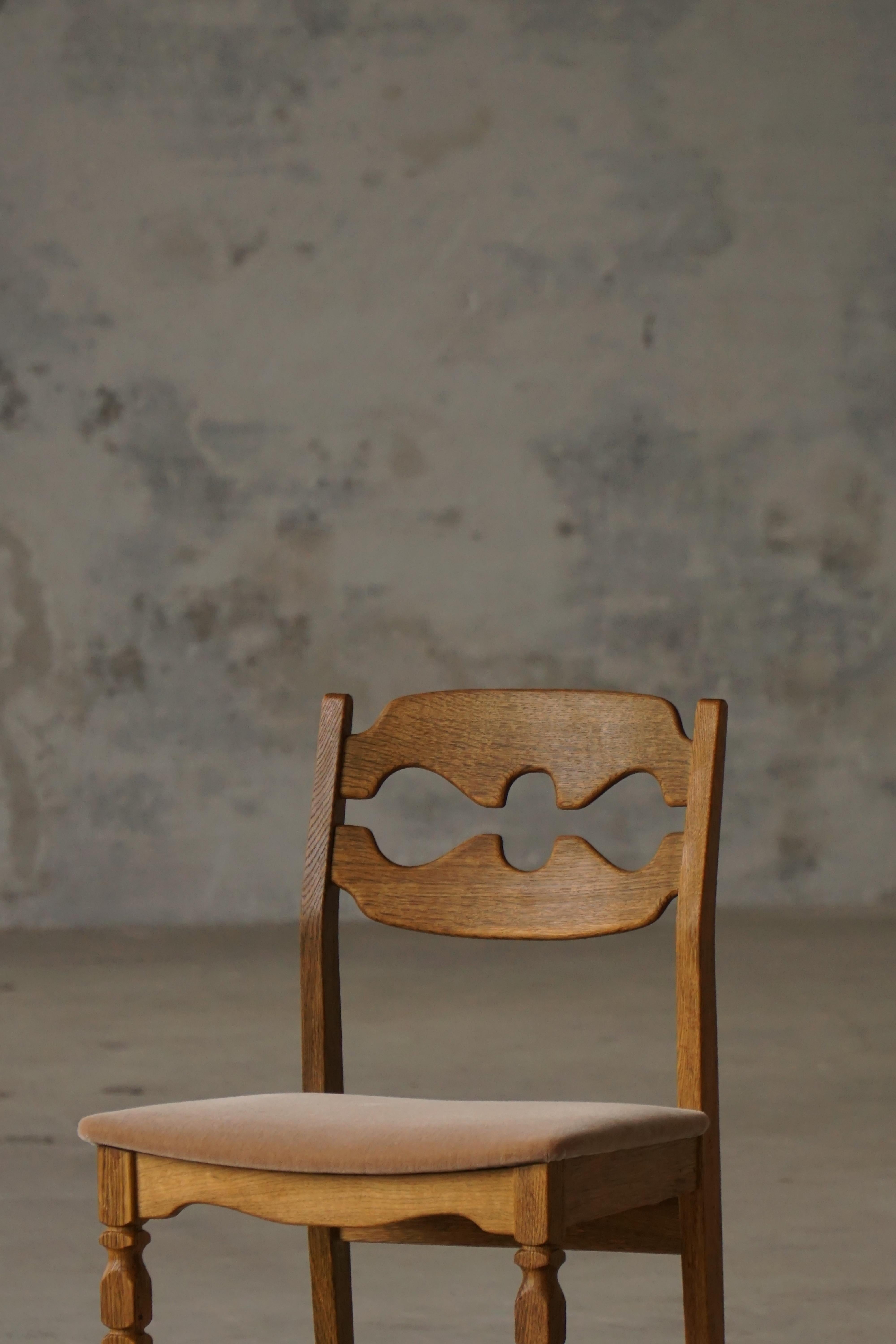 Henning Kjærnulf, Set of 8 “Razorblade” Dining Chairs in Oak and Mohair, 1960s For Sale 8