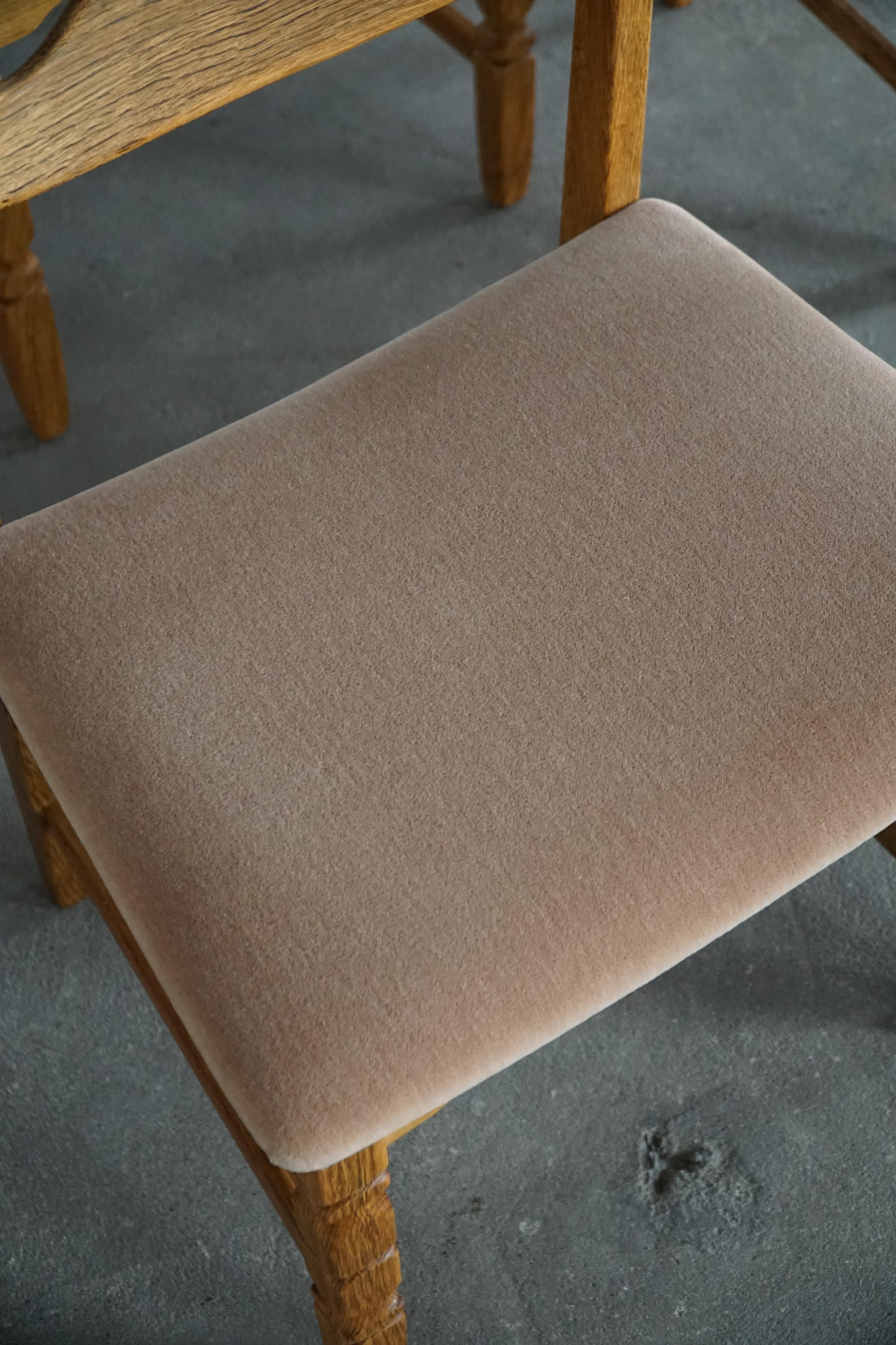 Henning Kjærnulf, Set of 8 “Razorblade” Dining Chairs in Oak and Mohair, 1960s In Good Condition For Sale In Odense, DK