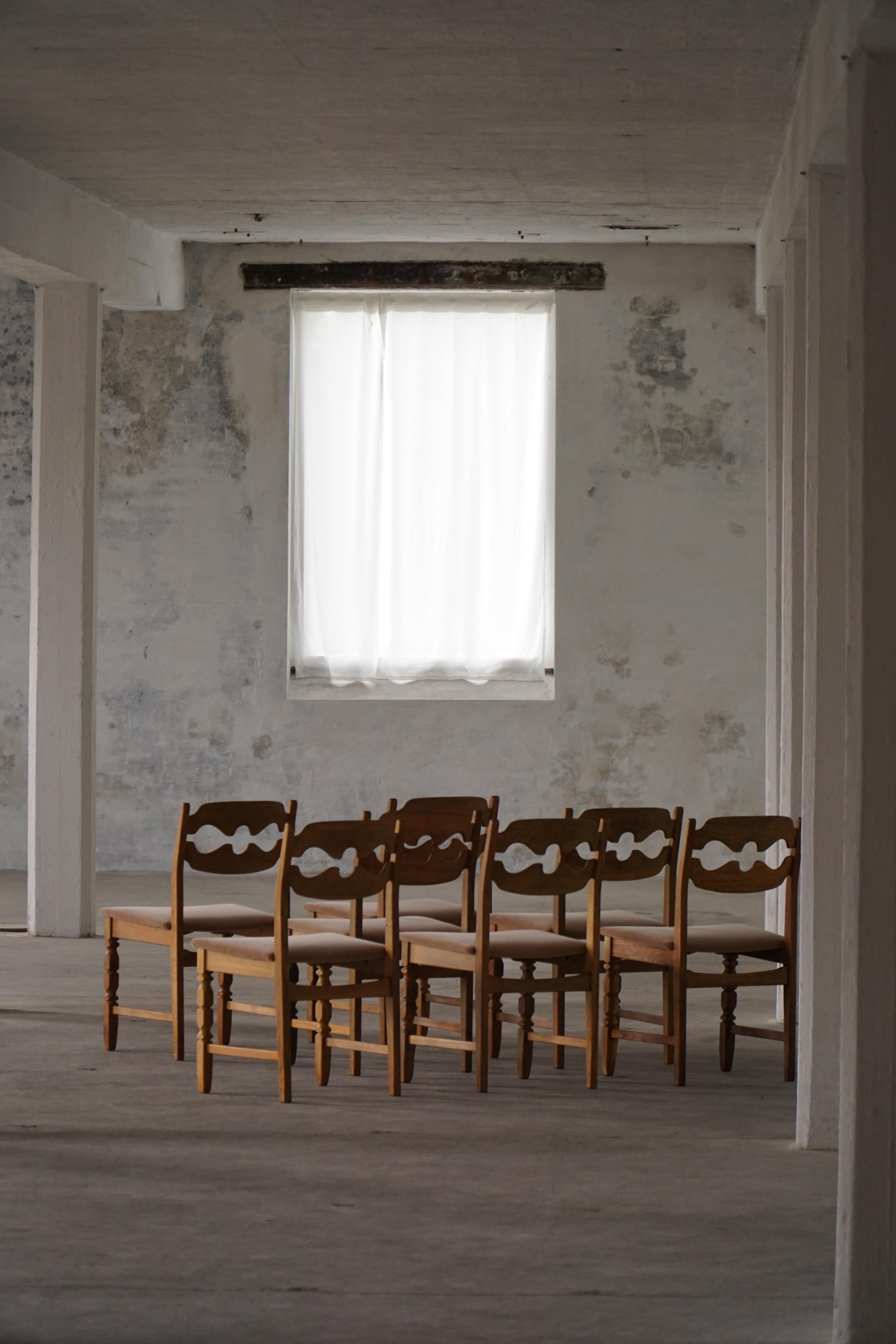Henning Kjærnulf, Set of 8 “Razorblade” Dining Chairs in Oak and Mohair, 1960s For Sale 3
