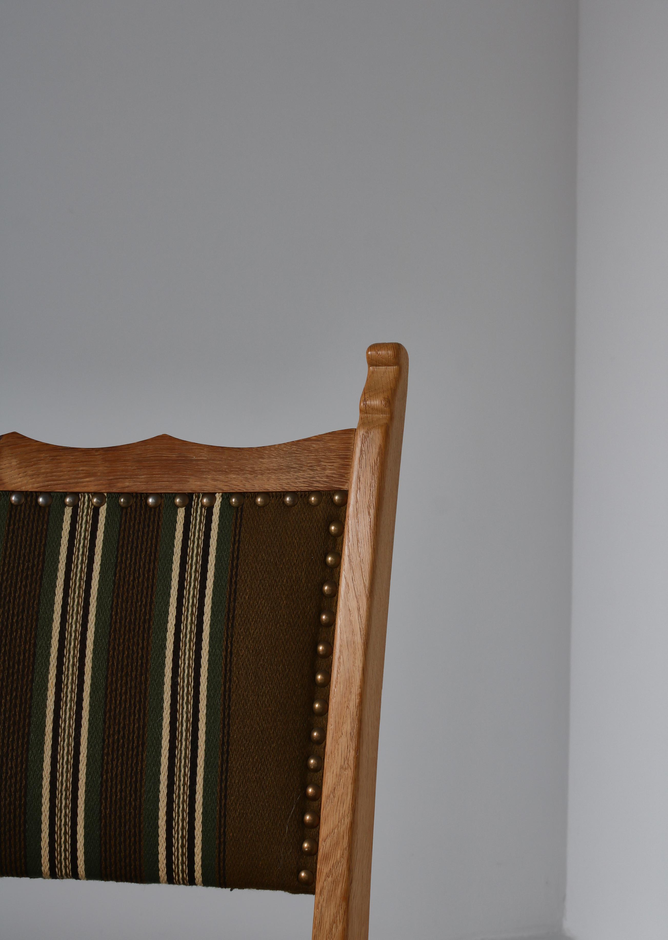 Ensemble de chaises de salle à manger Henning Kjærnulf en chêne et tissu de laine Olmerdug, années 1960 en vente 4