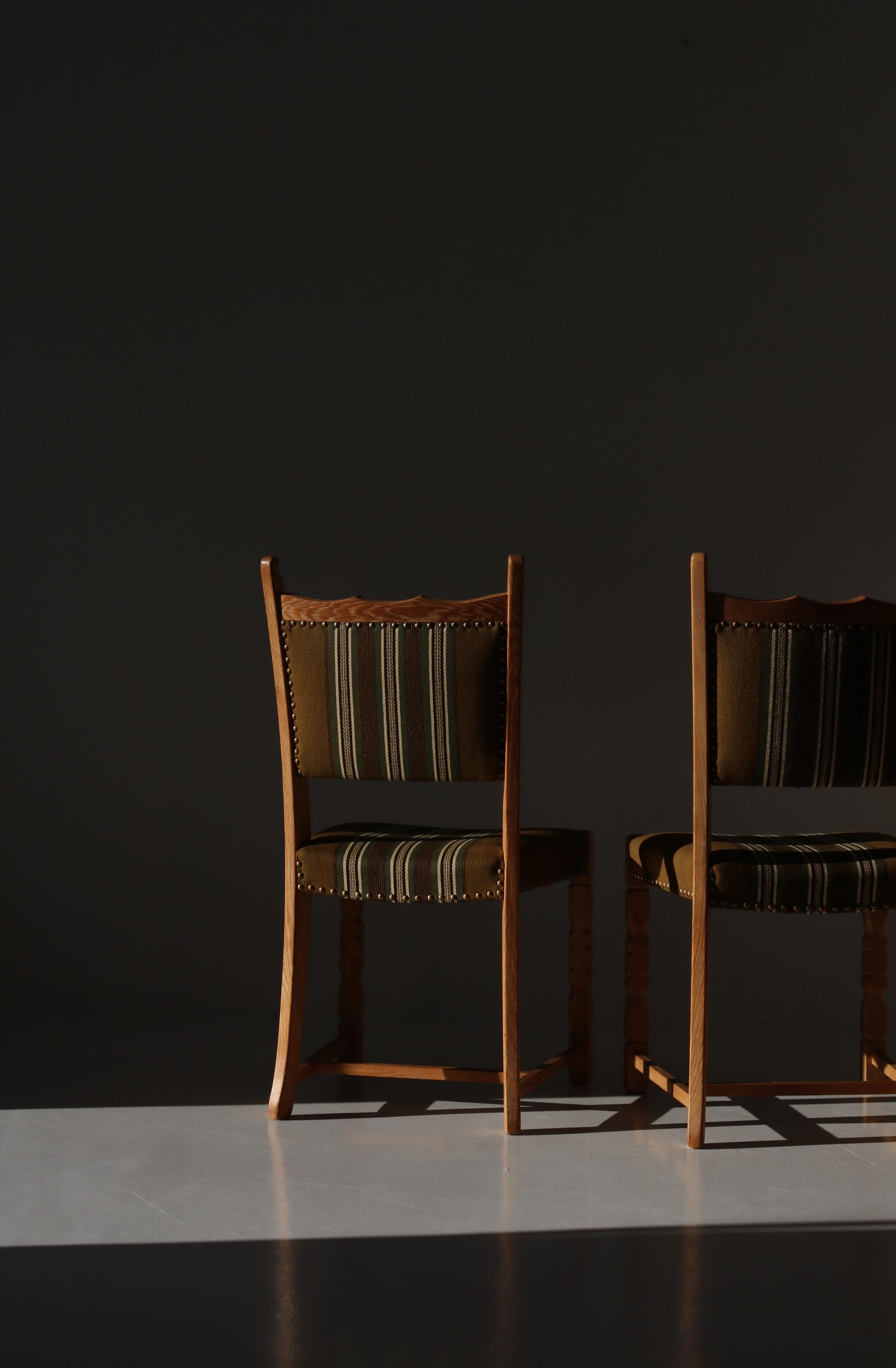 Ensemble de chaises de salle à manger Henning Kjærnulf en chêne et tissu de laine Olmerdug, années 1960 en vente 9