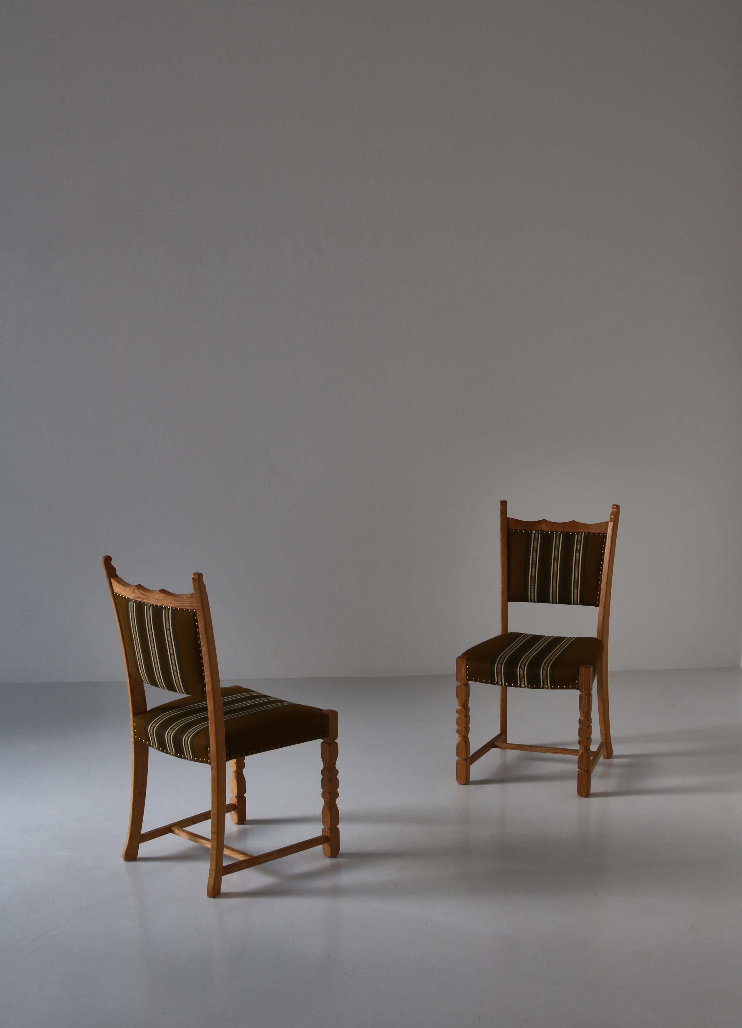 Ensemble de chaises de salle à manger Henning Kjærnulf en chêne et tissu de laine Olmerdug, années 1960 en vente 1
