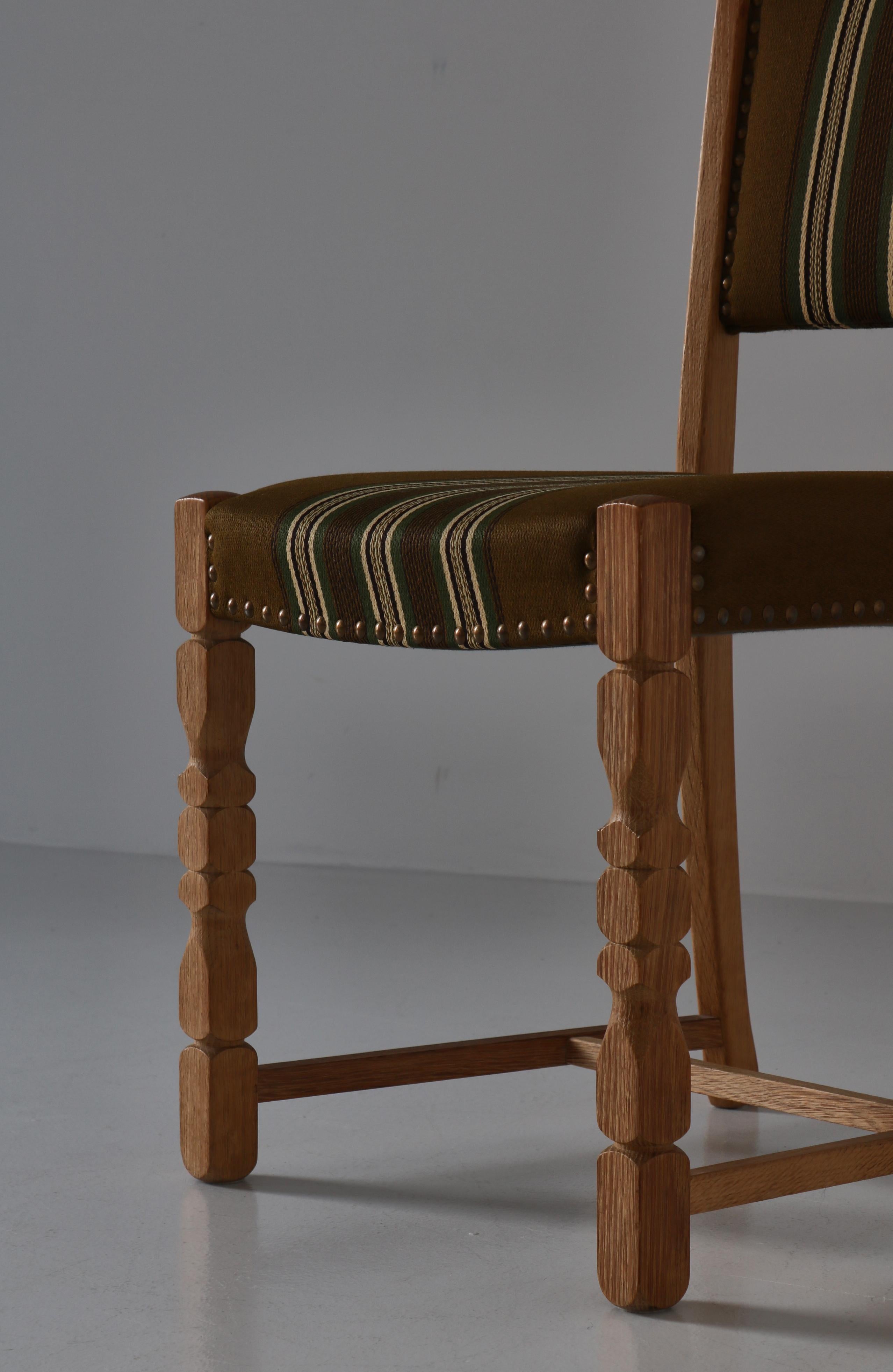 Ensemble de chaises de salle à manger Henning Kjærnulf en chêne et tissu de laine Olmerdug, années 1960 en vente 2