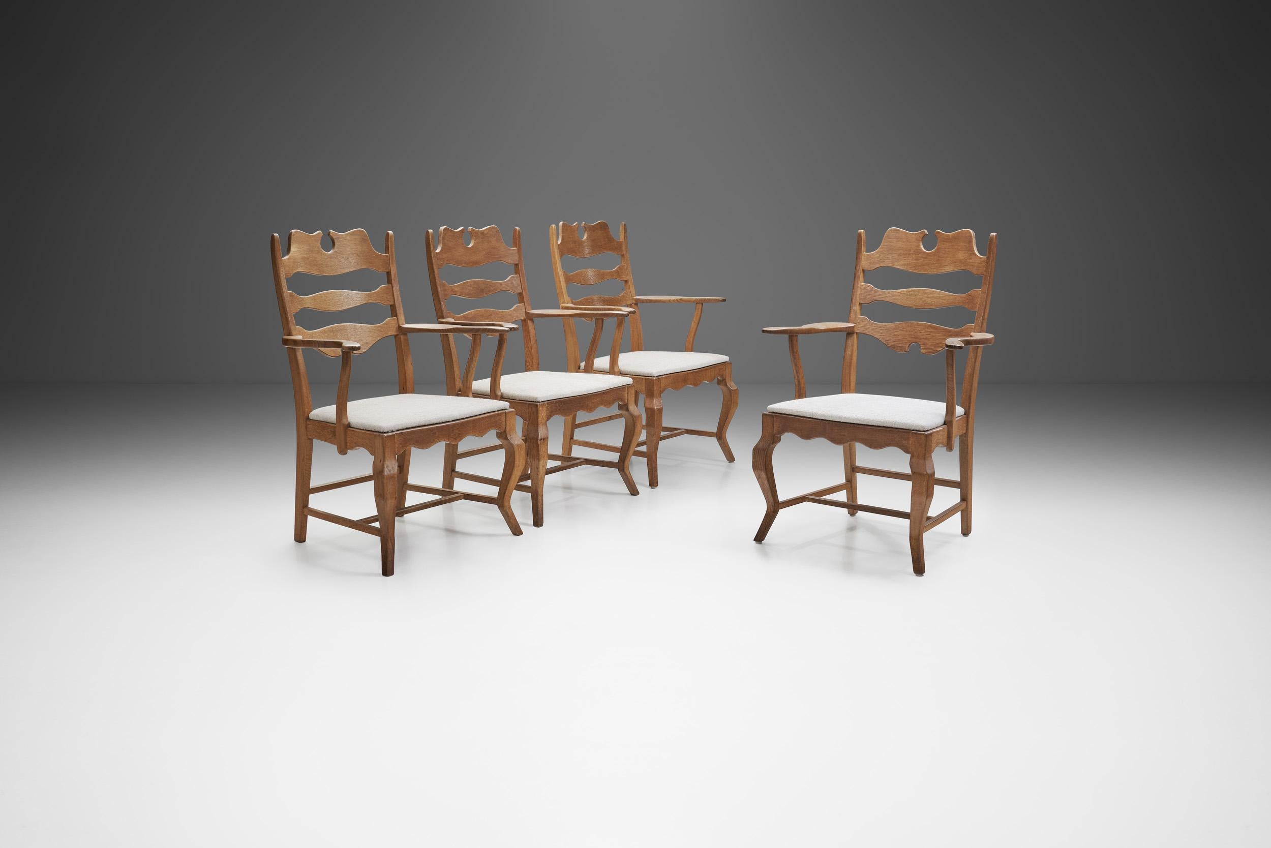 Ensemble de quatre chaises de salle à manger en chêne Henning Kjrnulf, Danemark, années 1960 en vente 13