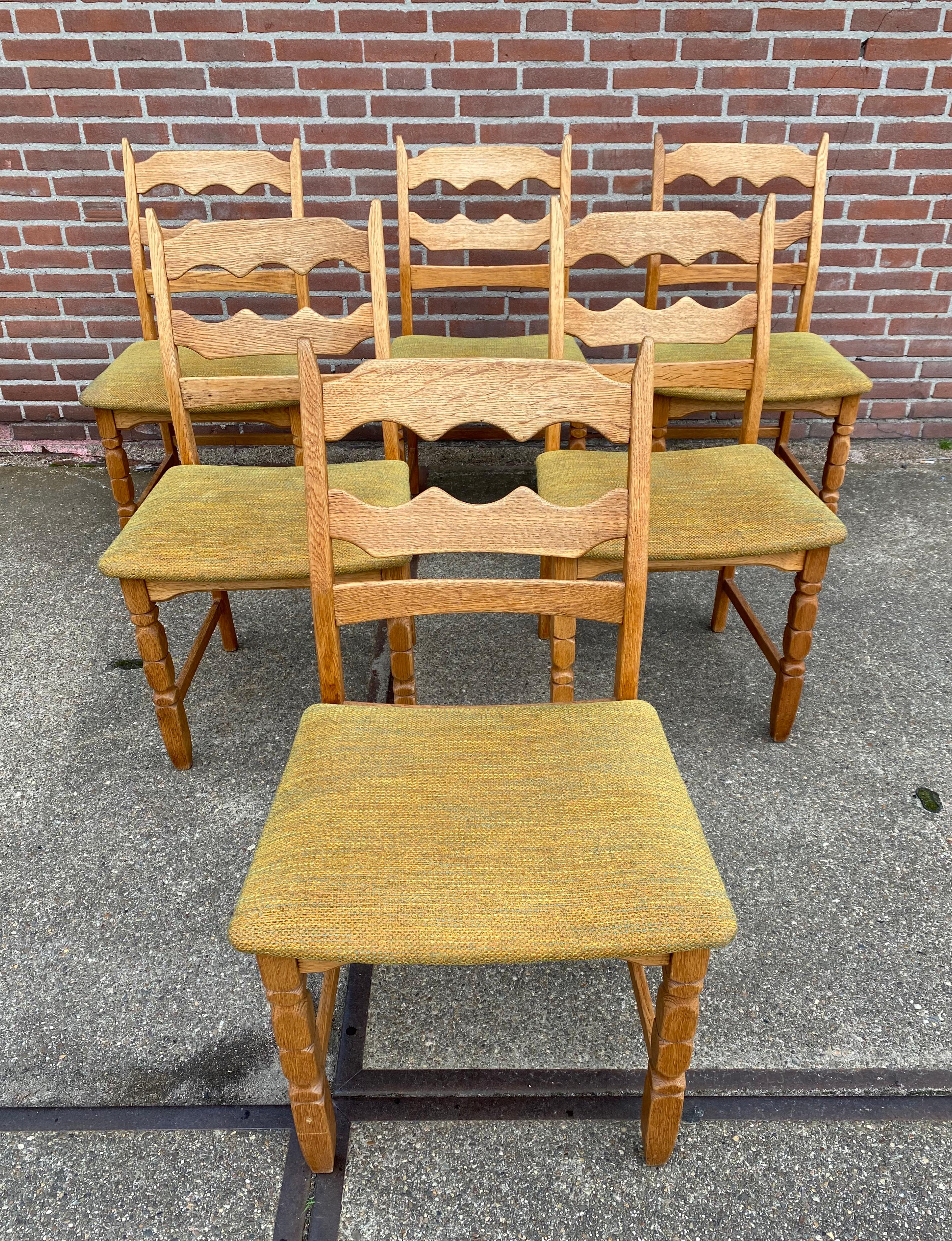 Midcentury set of six dining chairs, Model Razorblade’. The chairs consist of a solid oak base and remain in original condition. Wear consistent with age and use. Easy to reupholster. Price per piece.