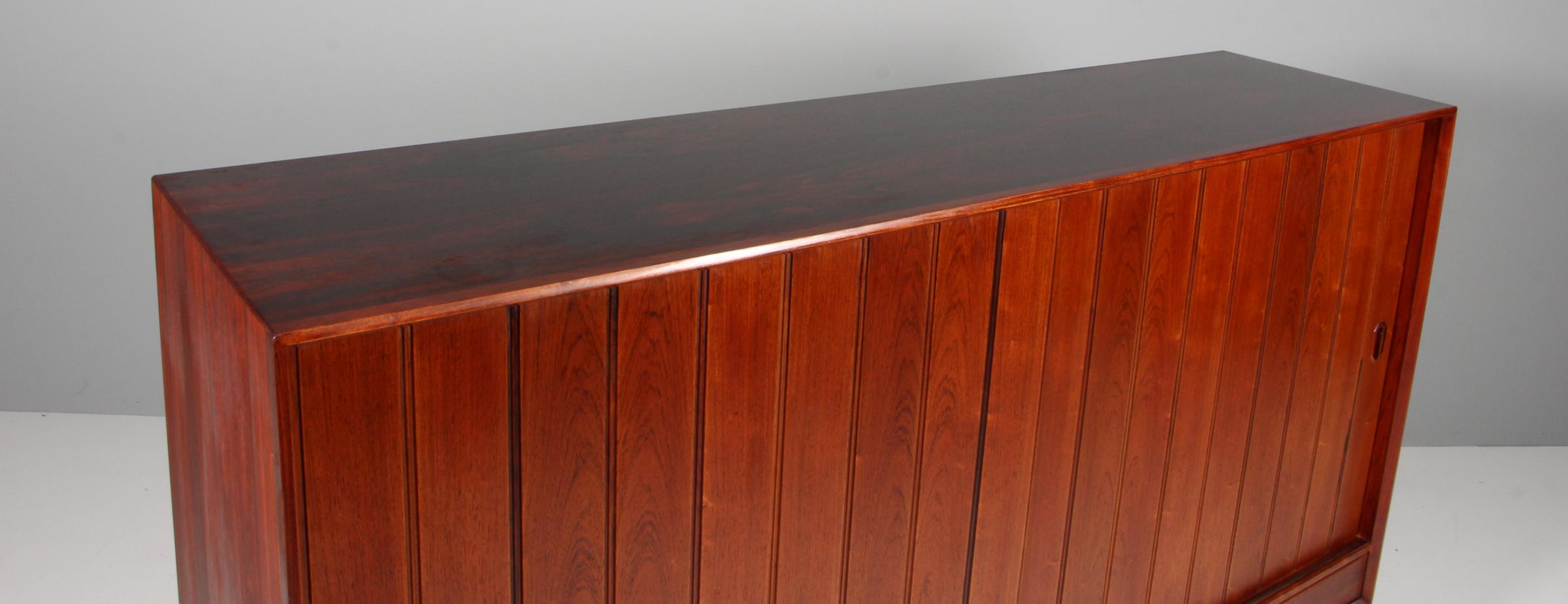 Scandinavo moderno Credenza Henning Kjærnulf in palissandro. Danimarca anni '60 in vendita