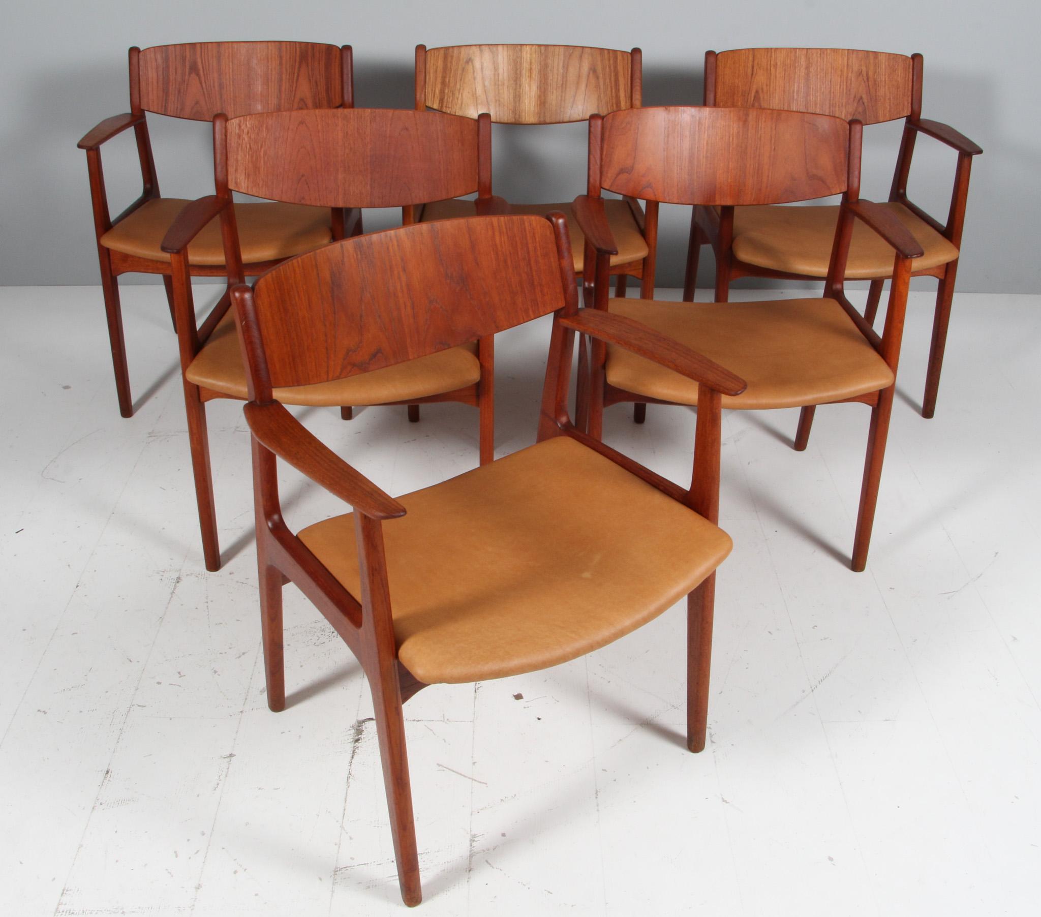 Henning Kjærnulf six dining armchairs, new upholstered with vintage aniline leather.

Frame of solid teak.

Made by Sorø Stolefabrik.