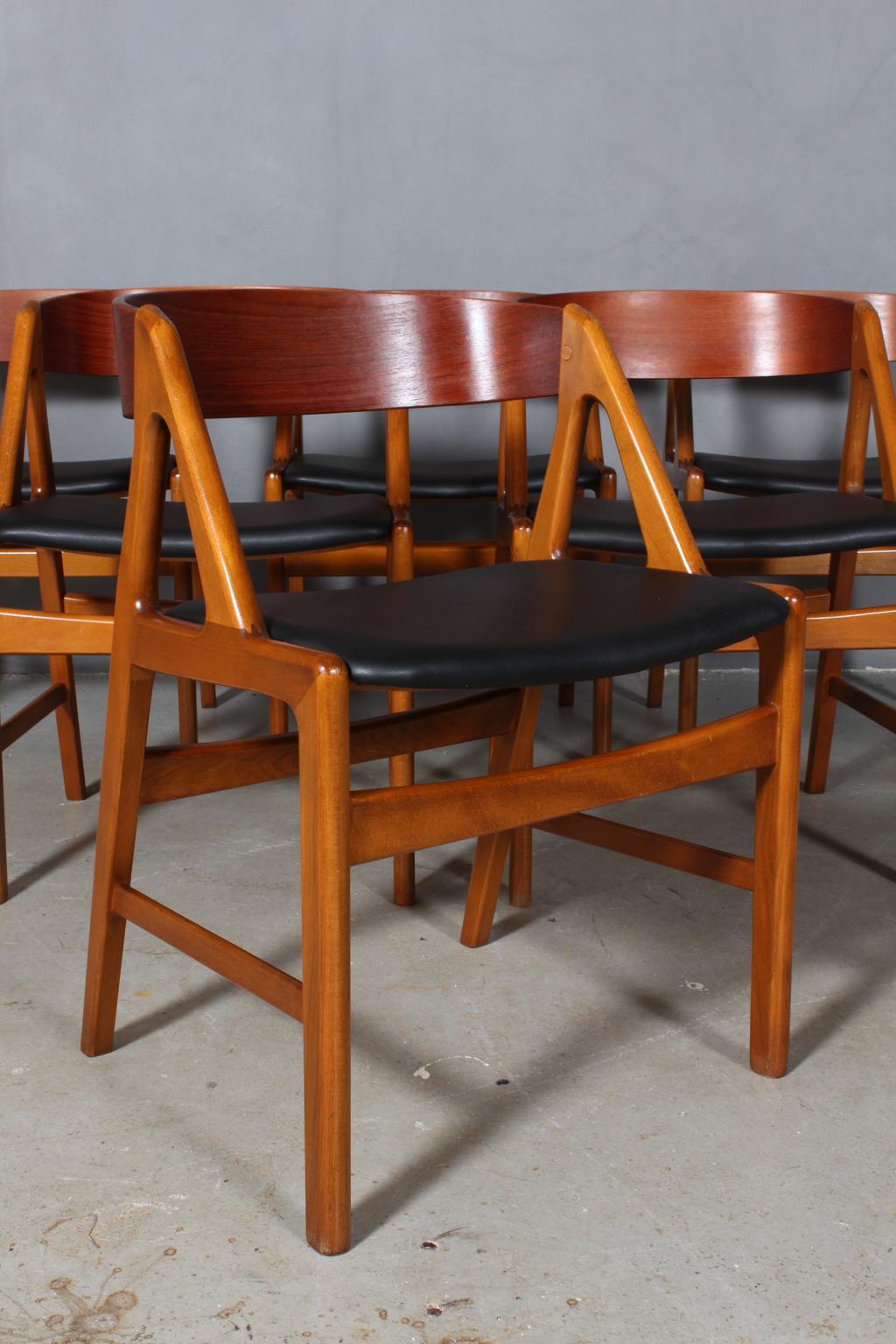 Henning Kjærnulf Six Teak Dining Chairs In Good Condition In Esbjerg, DK