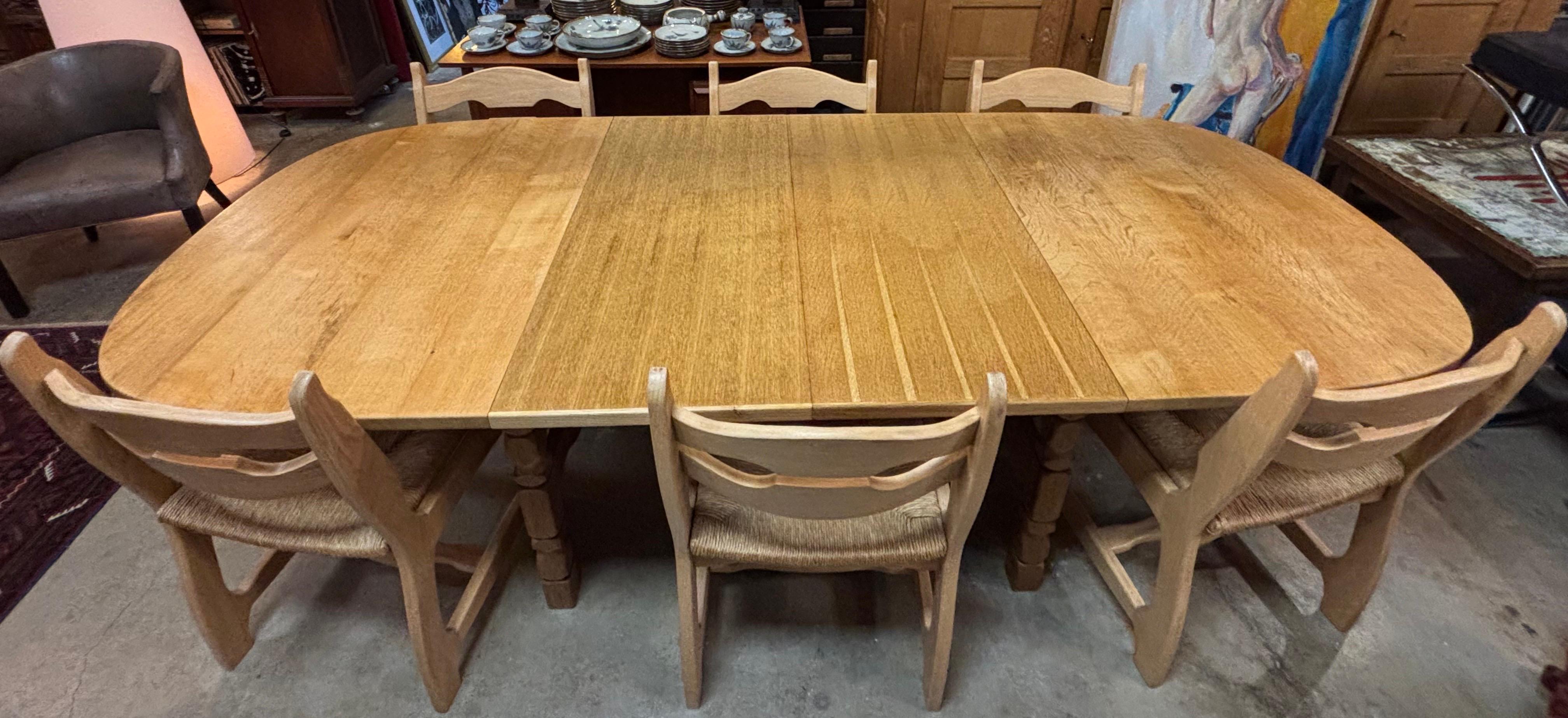 Mid-Century moderno Tavolo da pranzo in rovere massiccio Henning Kjærnulf, Danimarca, CIRCA ANNI 70 in vendita