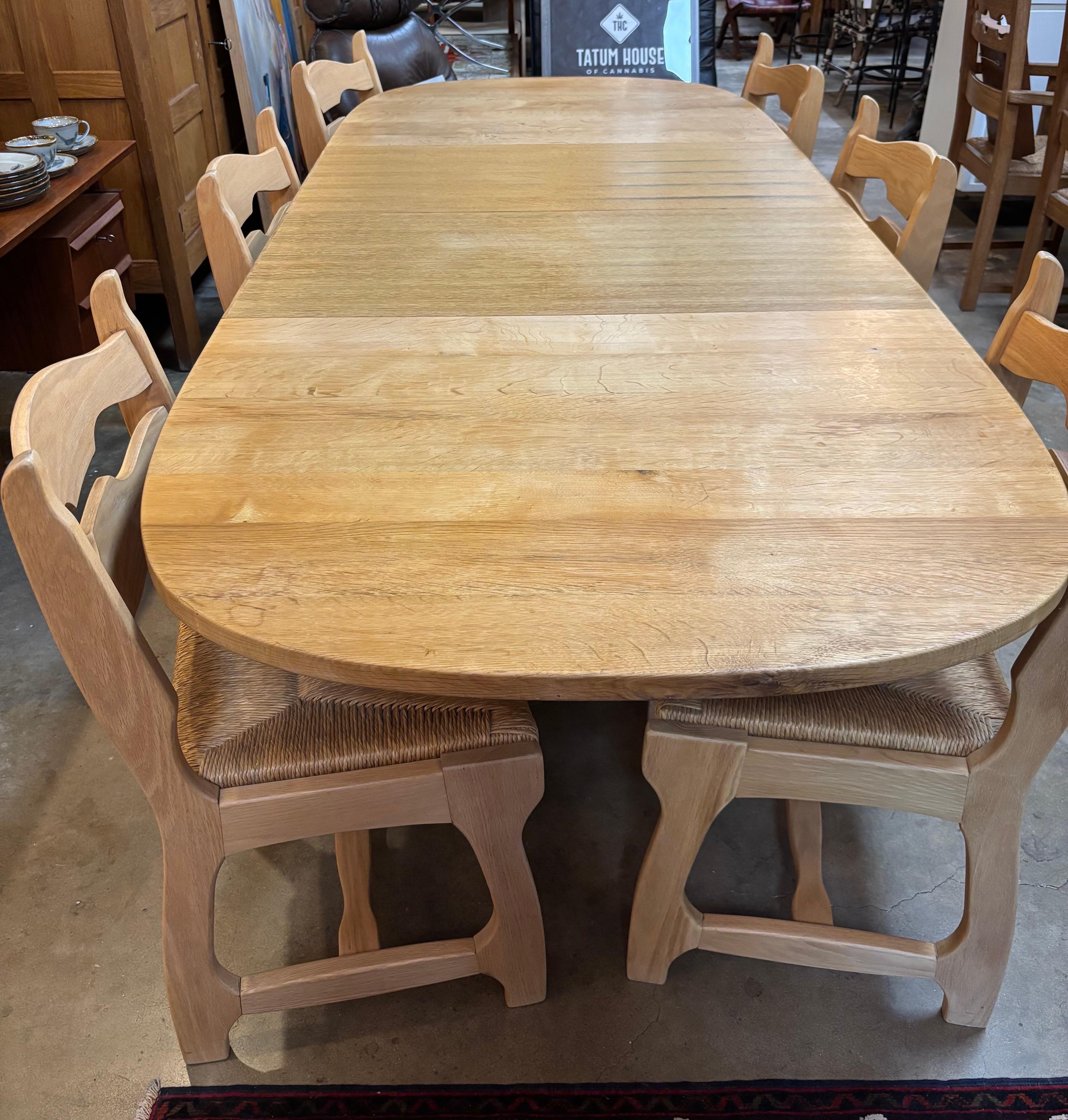 Tavolo da pranzo in rovere massiccio Henning Kjærnulf, Danimarca, CIRCA ANNI 70 In condizioni buone in vendita a San Antonio, TX