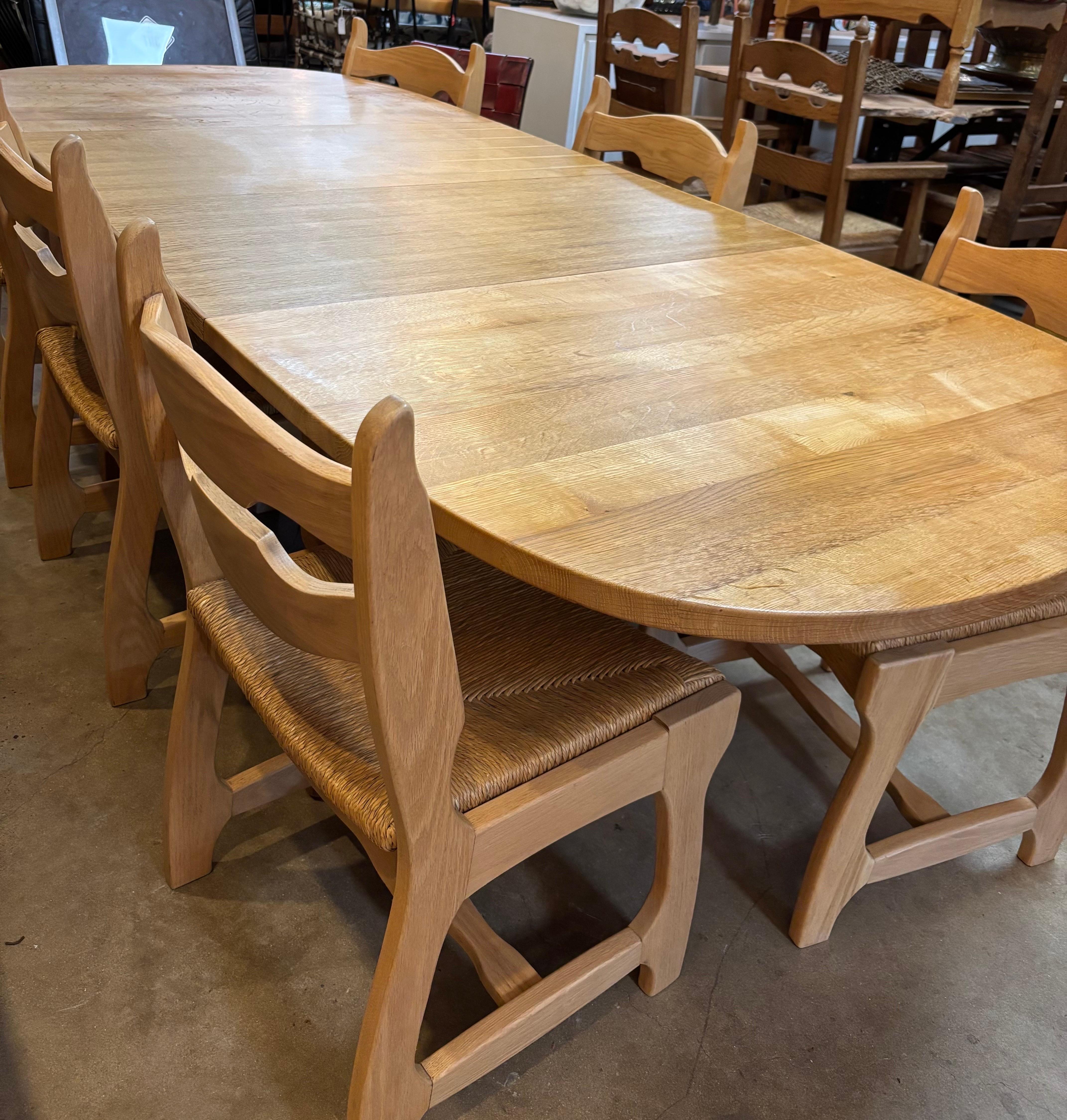 Tavolo da pranzo in rovere massiccio Henning Kjærnulf, Danimarca, CIRCA ANNI 70 in vendita 1