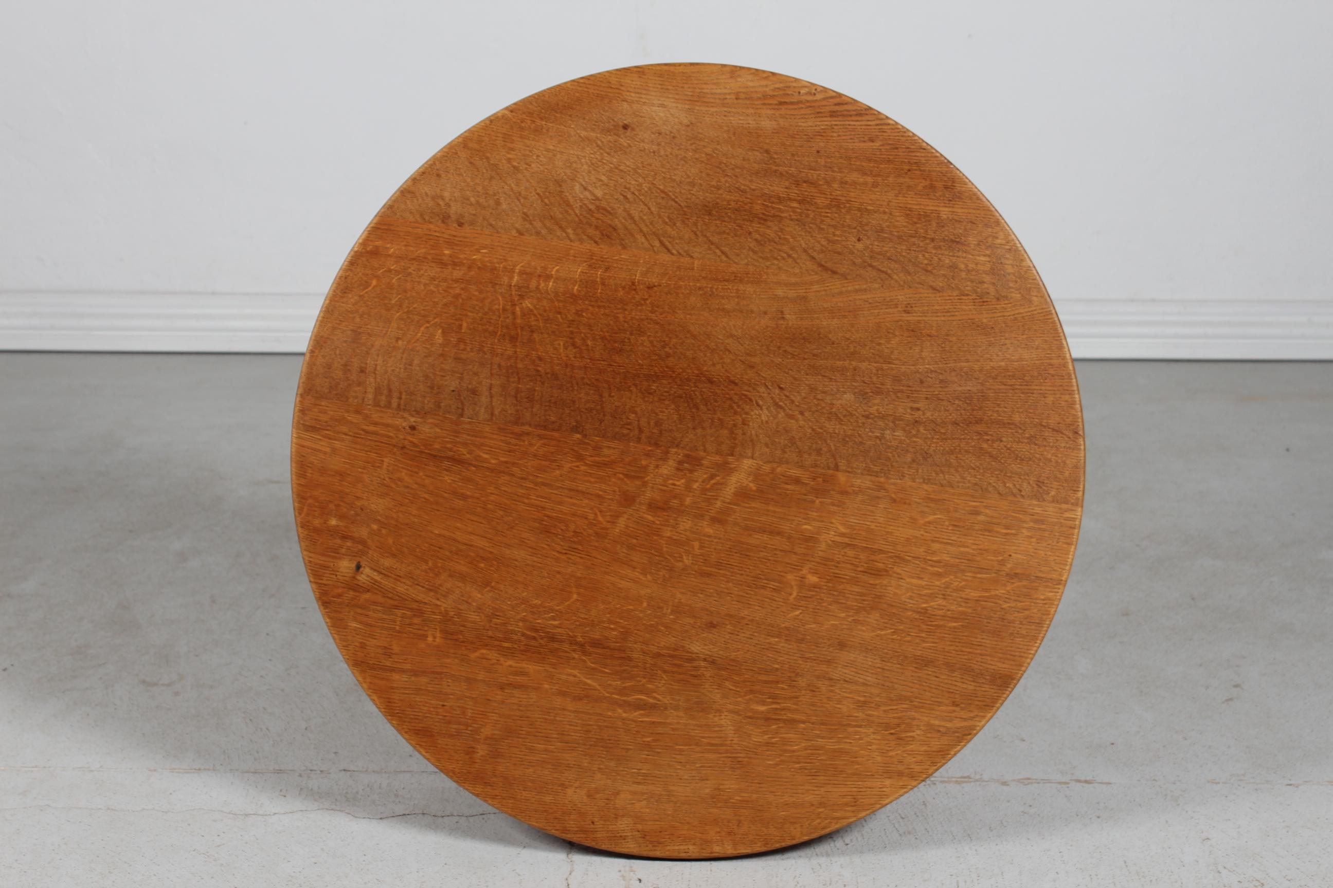 Henning  Kjærnulf Style Brutalist Round Coffee Table of Solid Oak 1950s In Good Condition For Sale In Silkeborg, Silkeborg