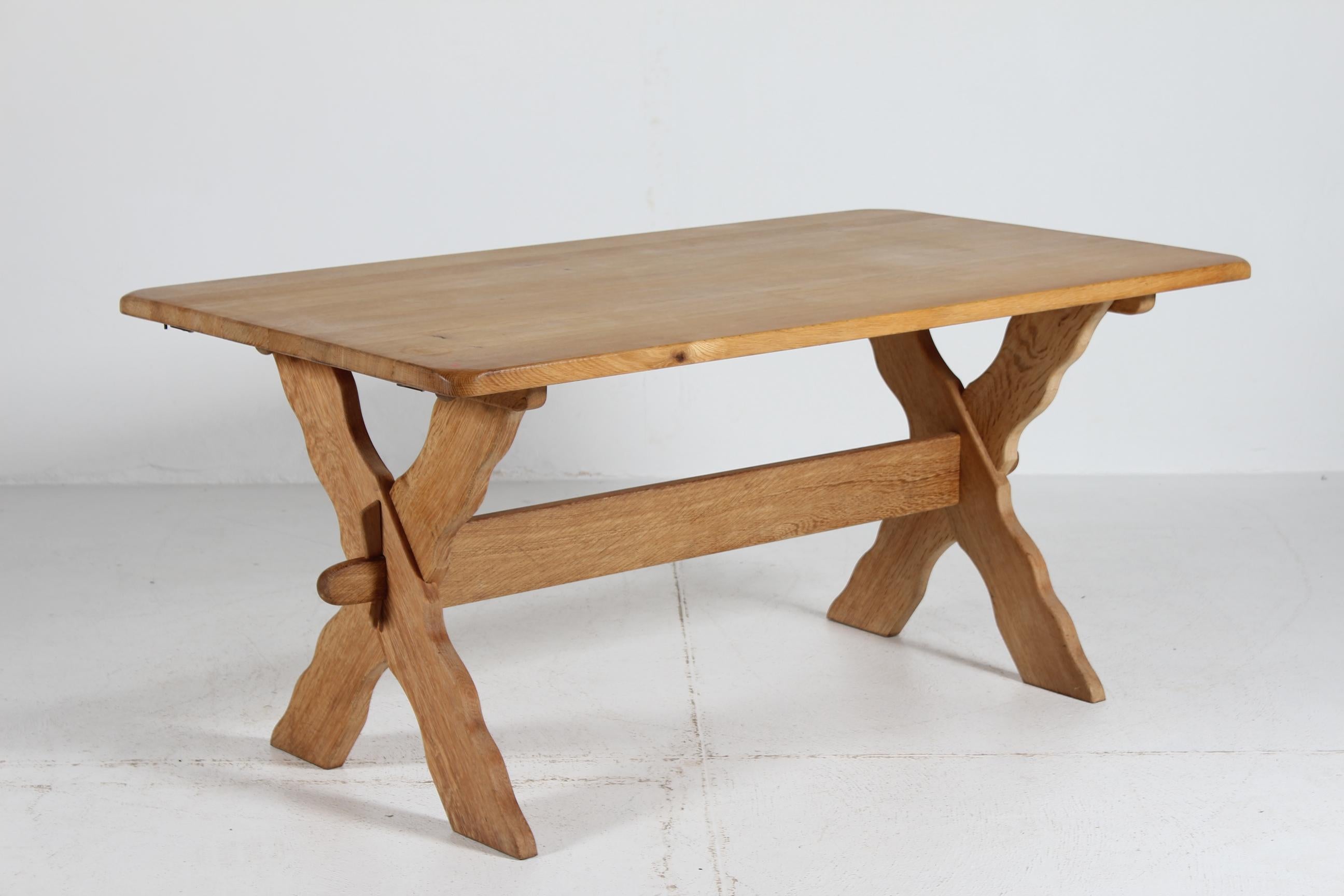 Henning  Mesa de tablones con patas cruzadas estilo Kjærnulf de roble macizo años 70 Moderno de mediados de siglo en venta