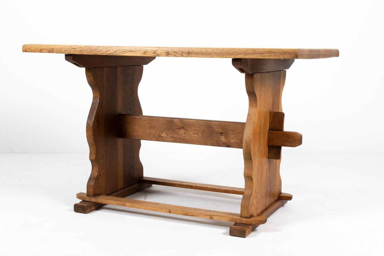 Scandinavian Modern Henning Kjaernulf-Style Danish Mid-Century Oak Dining Table For Sale