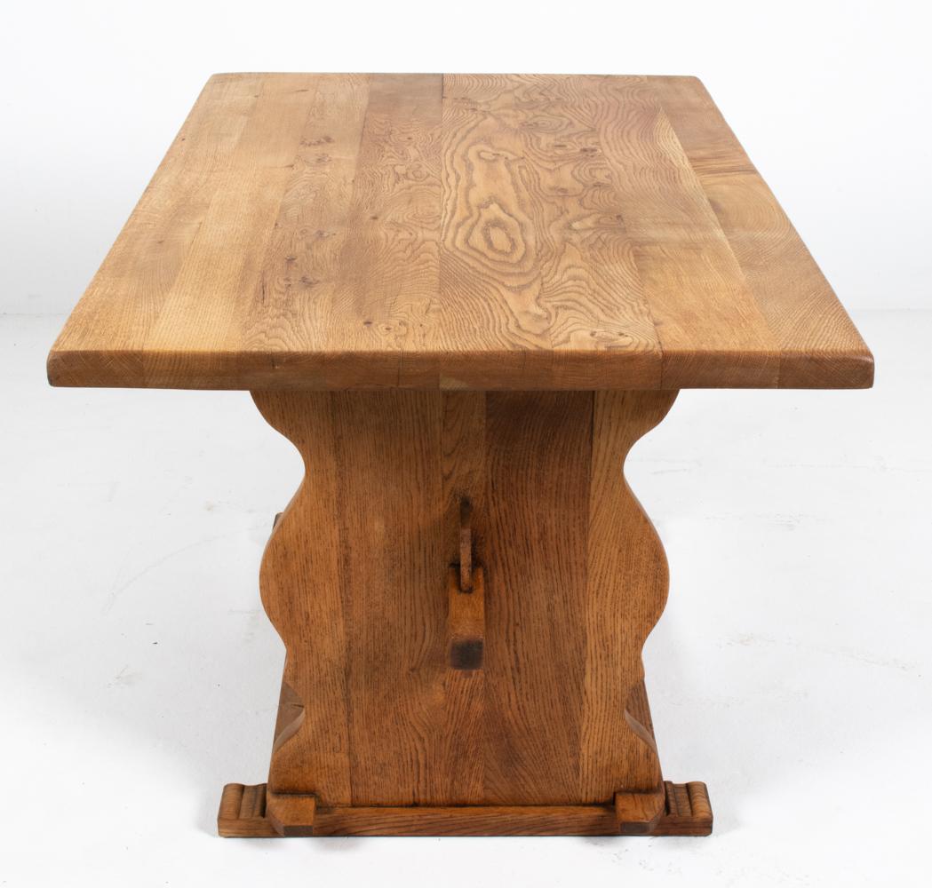 Chêne Table de salle à manger danoise du milieu du siècle dernier de style Henning Kjaernulf en vente