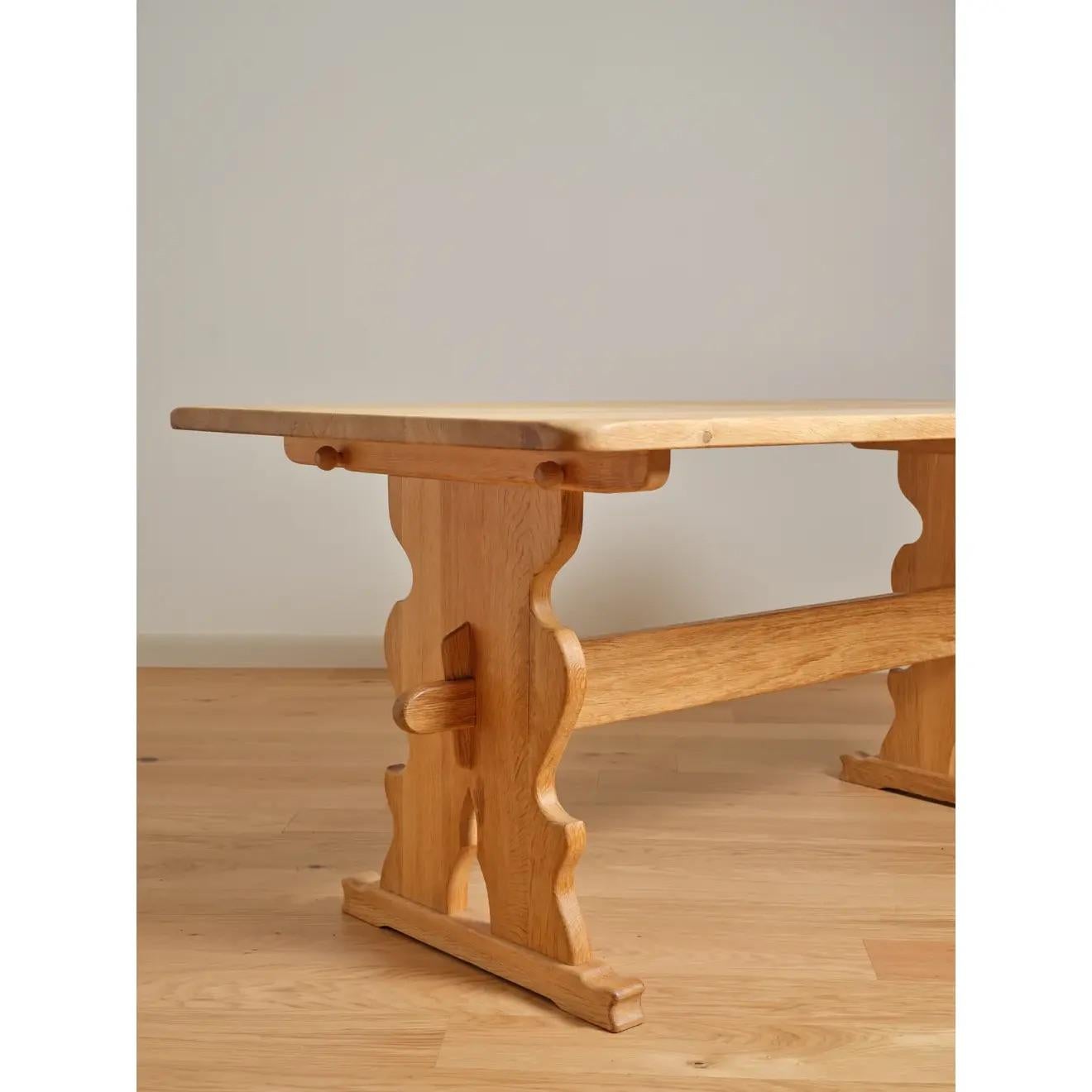 Mesa de comedor de caballete de roble estilo Henning Kjaernulf Escandinava, c. 1970.