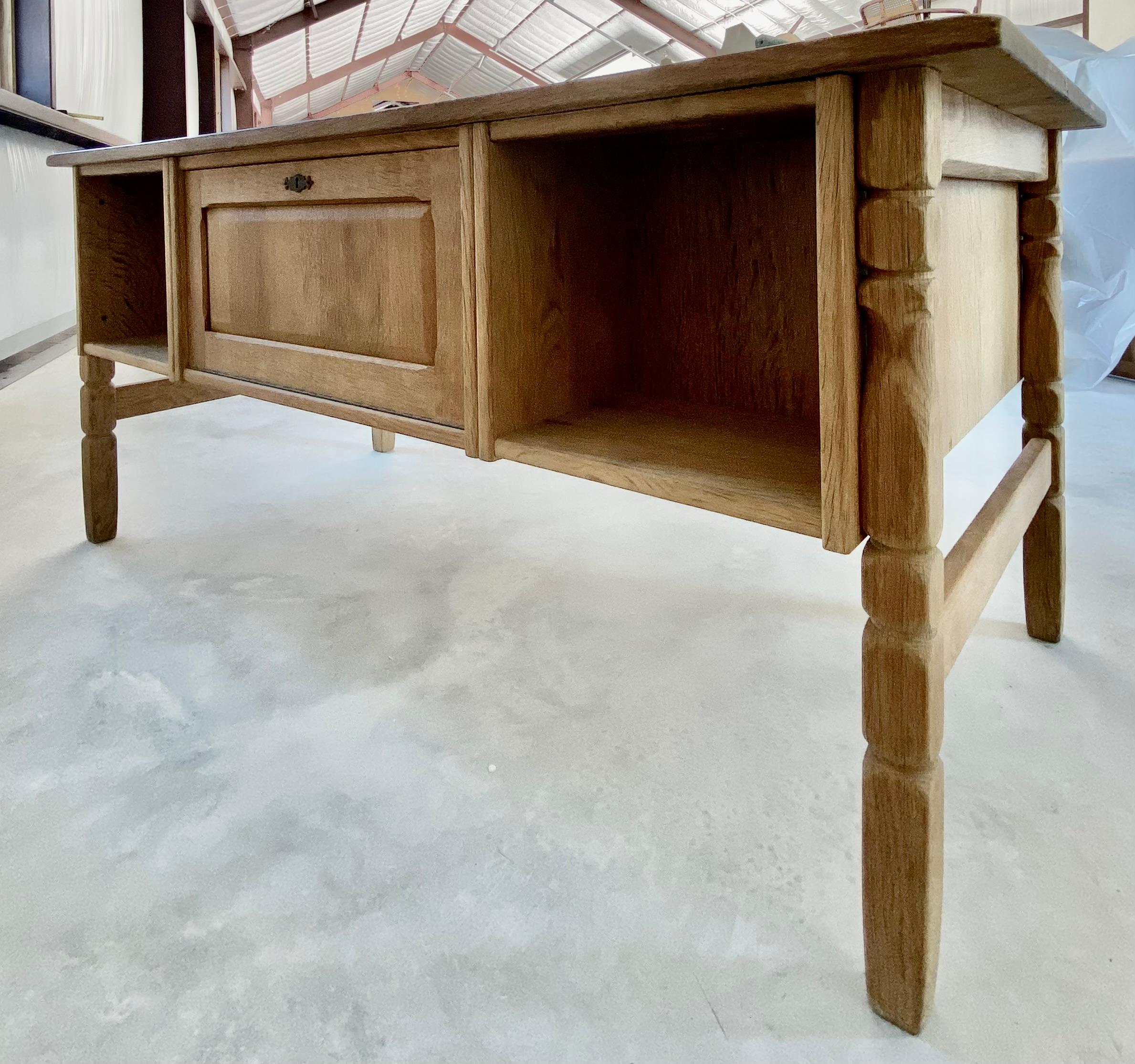 XX secolo Scrivania bifacciale in stile Oak di Henning Kjaernulf in vendita