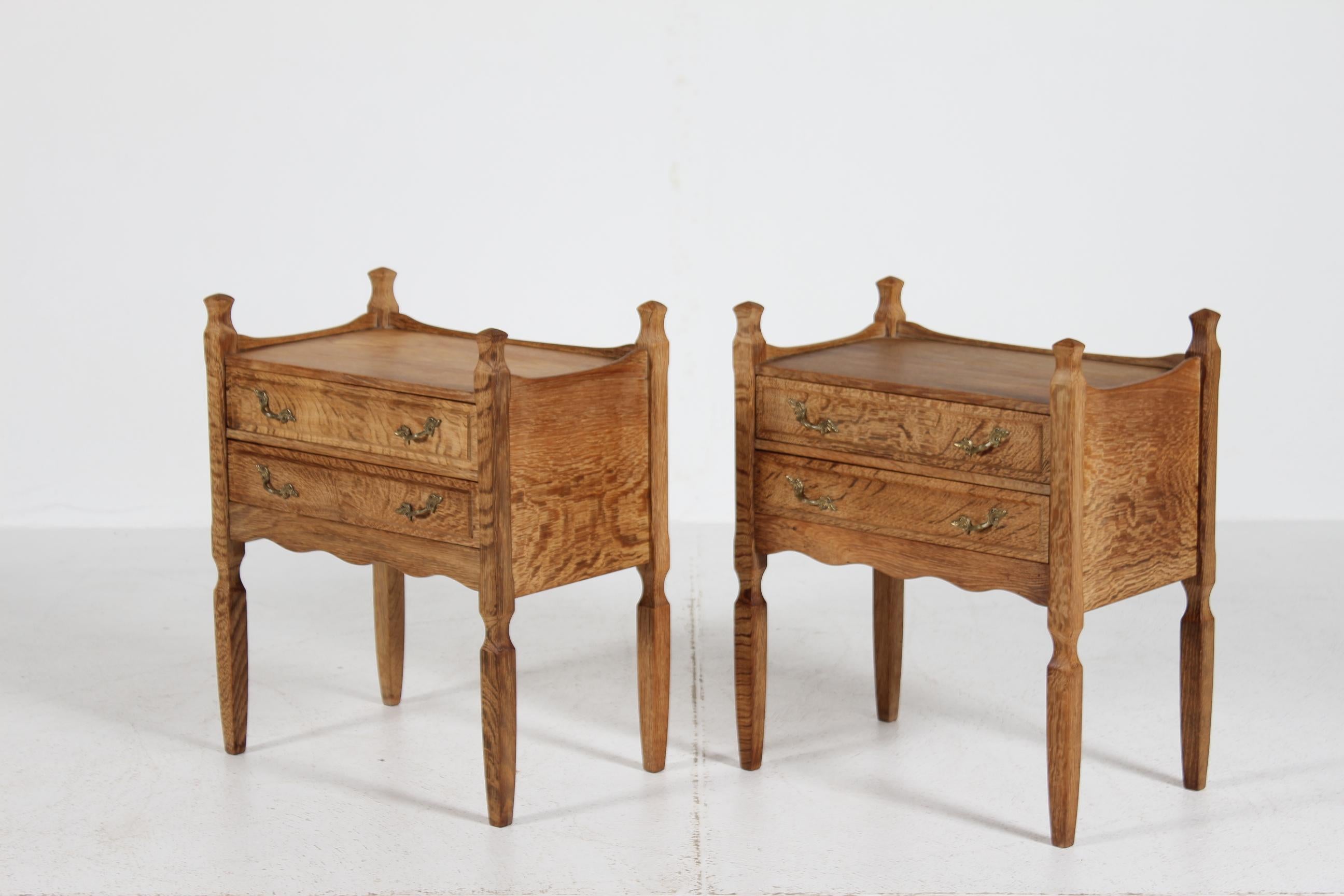 Henning  Pareja de mesitas auxiliares y de noche de roble macizo estilo Kjærnulf  1970s Danés en venta
