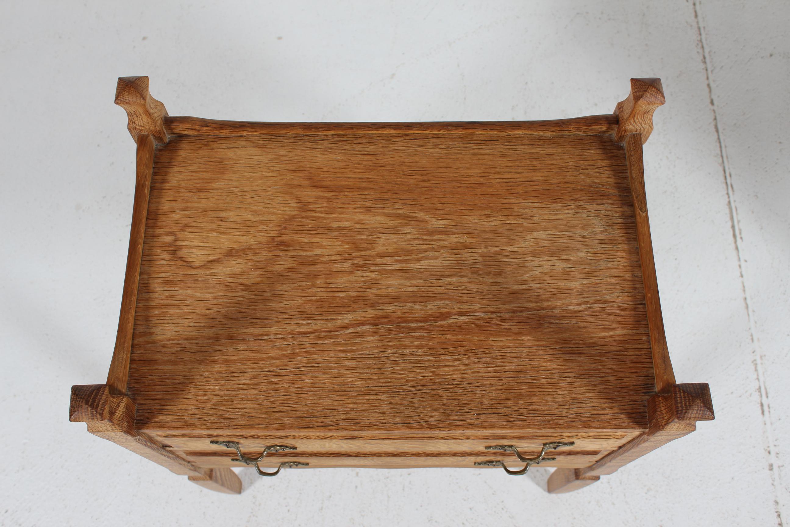 Henning  Pareja de mesitas auxiliares y de noche de roble macizo estilo Kjærnulf  1970s en venta 1