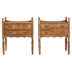 Henning  Paire de petites tables d'appoint et de lit en chêne massif de style Kjærnulf  1970s
