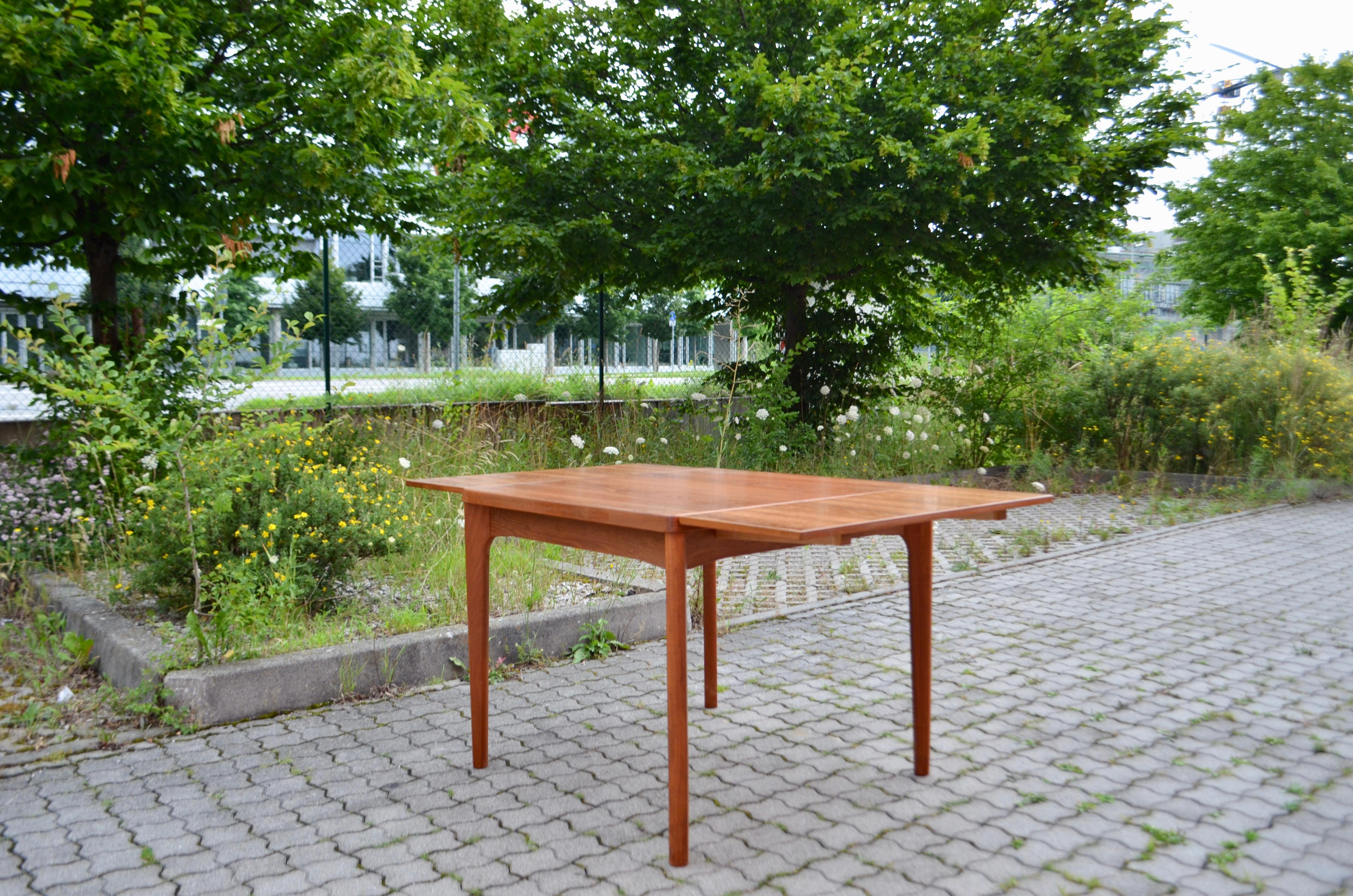 20ième siècle Table de salle à manger en teck Henning Kjaernulf pour Vejle Stole Moebelfabrik en vente