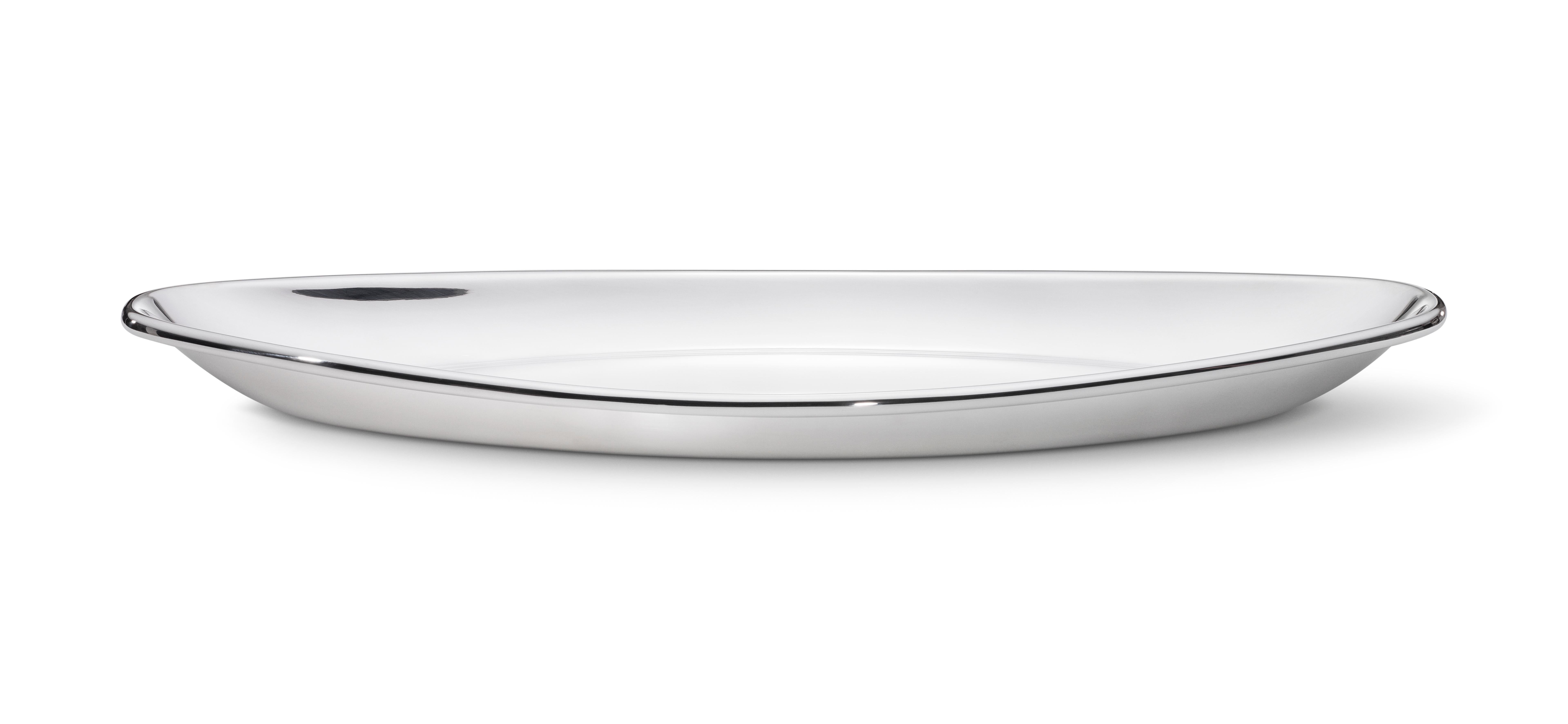 Stunning Koppel fish dish constructed in clean lines, this pieces exudes warmth, tempering the strict rules of functionalism with organic, lifelike shapes. Today, Koppel’s precise curves are considered among this century’s best silver works.
  