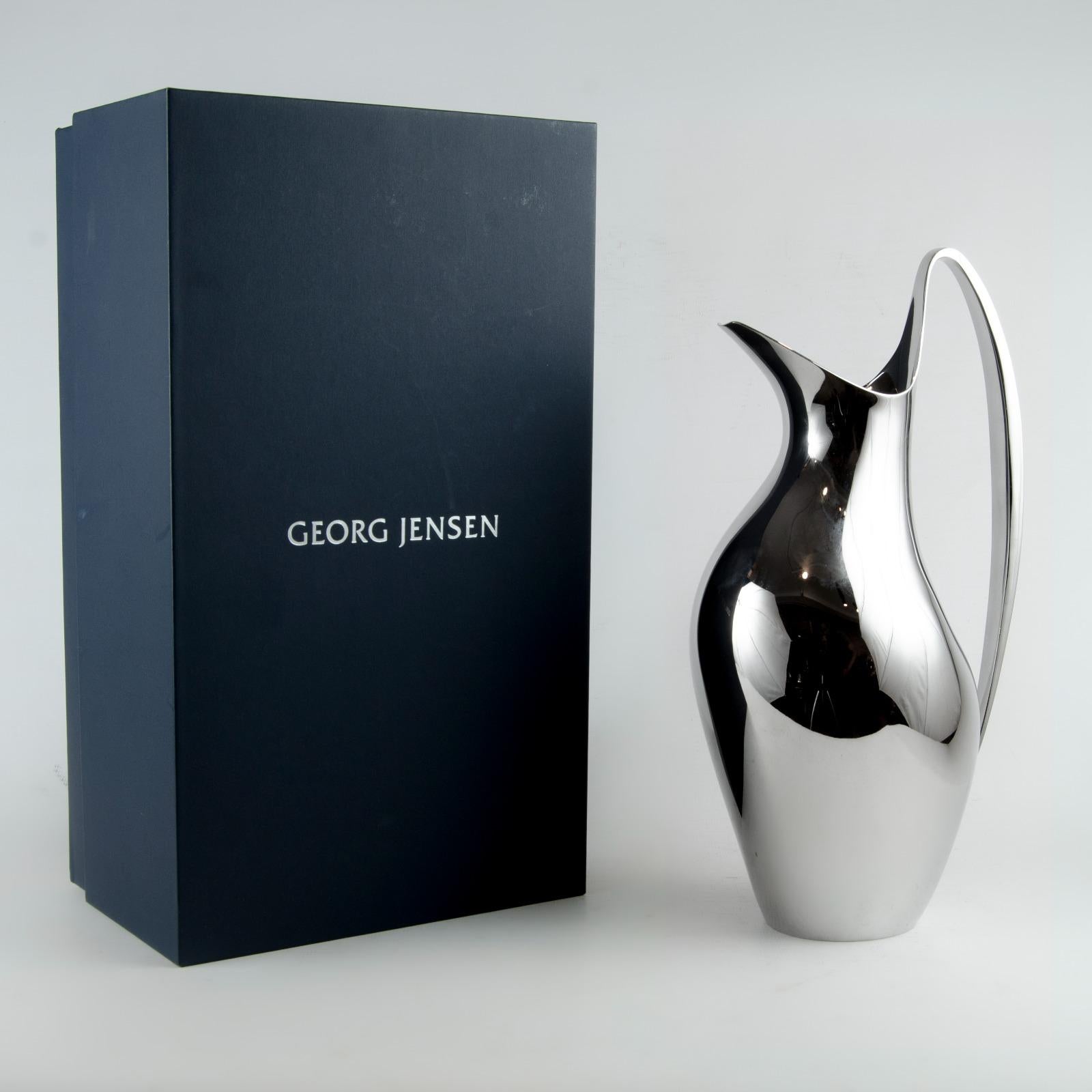 Launched in 2008 to coincide with master designer Henning Koppel's 90th birthday, Masterpieces revisits Georg Jensen's original silver hollowware. Of all the designers to work with Georg Jensen through the years, Henning Koppel was among the most