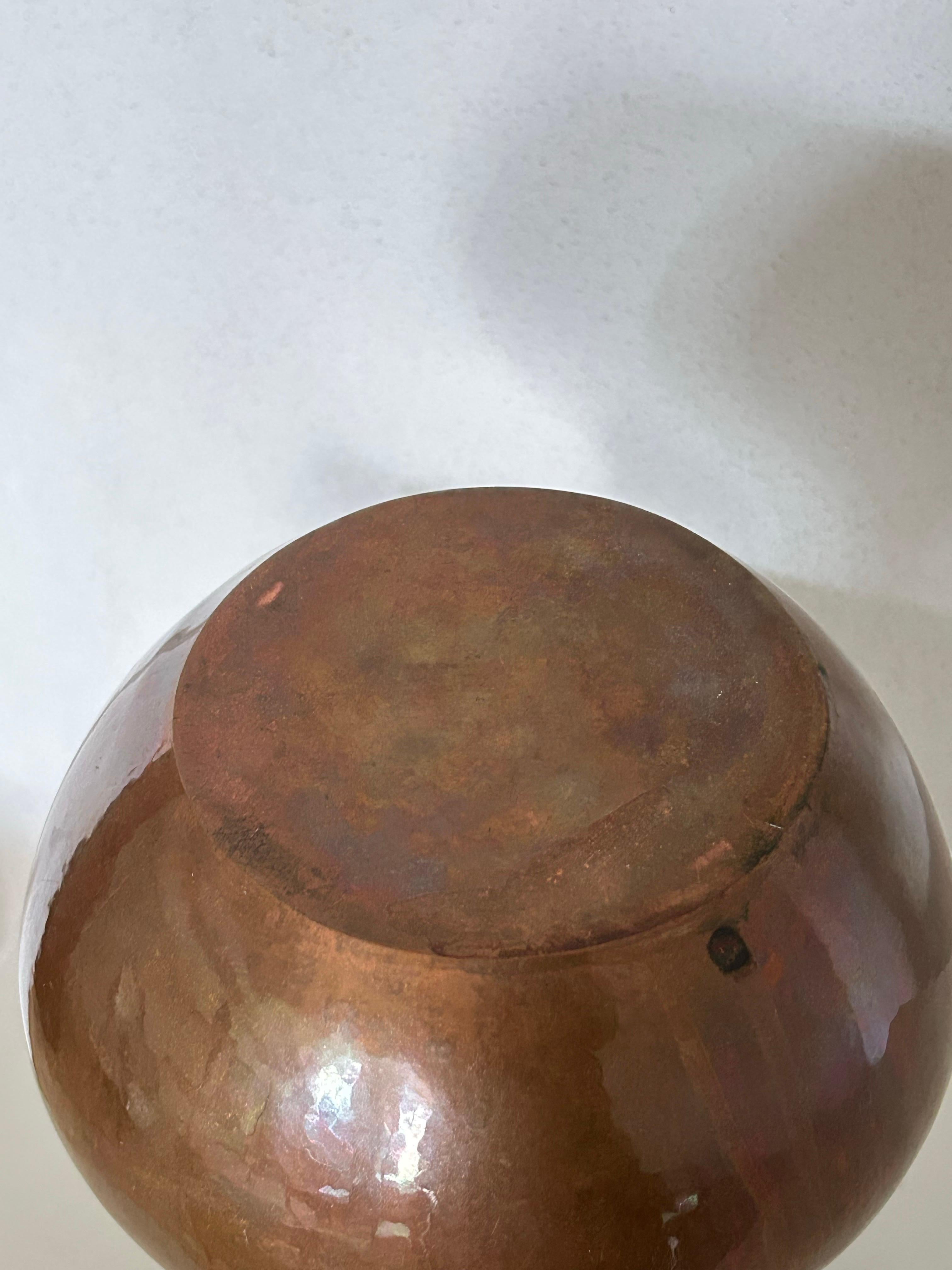 Fait main Henning Koppel (1928-1981) Vase en cuivre Georg Jensen, Danemark 20e siècle en vente