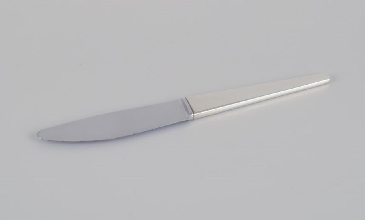 Scandinavian Modern Henning Koppel for Georg Jensen. Four Caravel dinner knives in sterling silver For Sale
