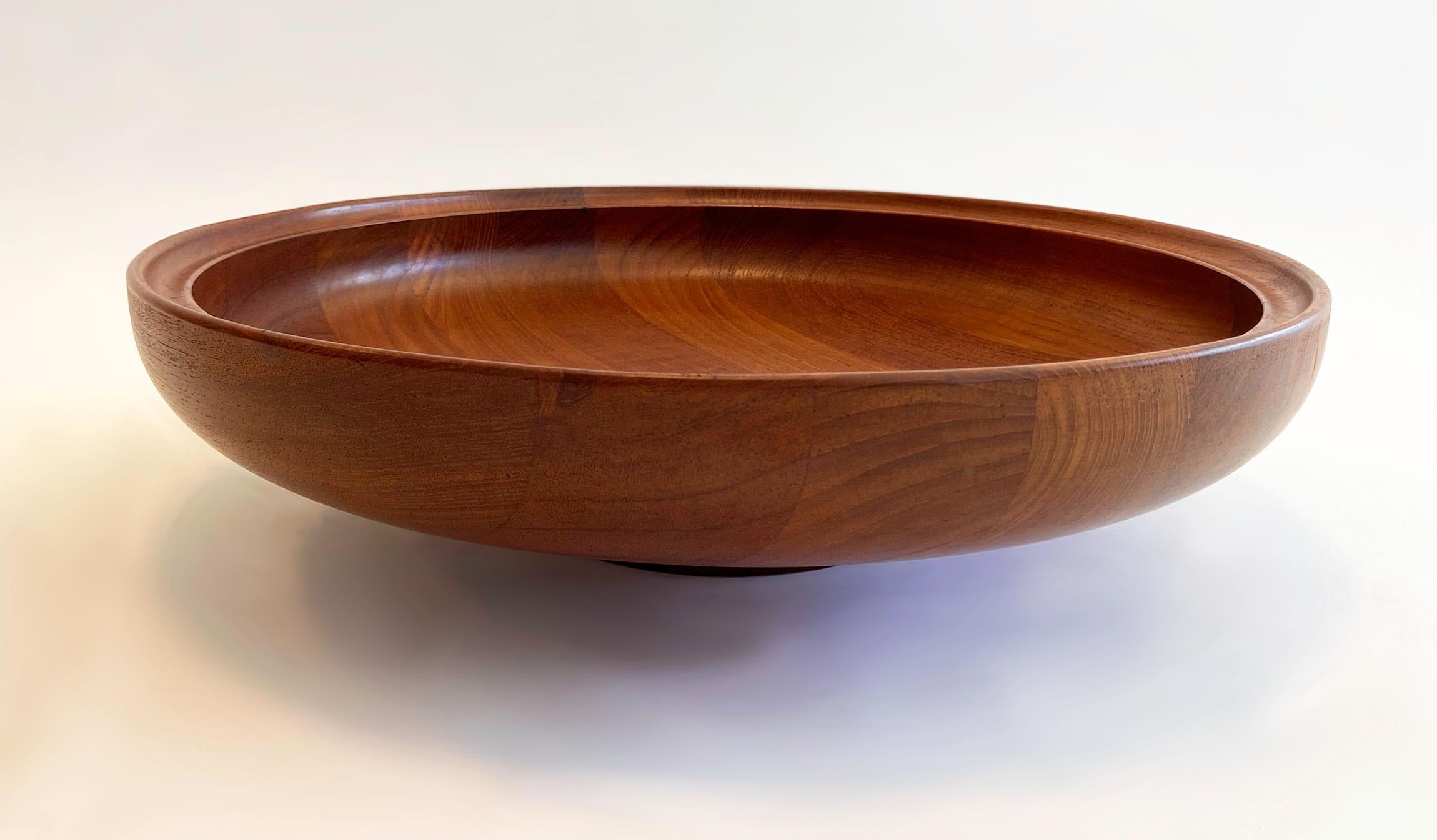 Henning Koppel for Georg Jensen large teak bowl centerpiece, 1960s

Large-scaled teak serving bowl designed by Henning Koppel for Georg Jensen. Beautifully figured and grained solid teak. Branded to underside. Two available. 