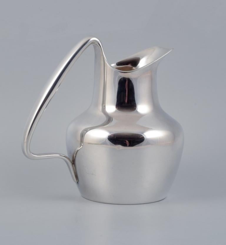 Henning Koppel for Georg Jensen, rare jug in sterling silver.
1960s.
Modernist design.
Model number 1016.
Marked.
Perfect condition.
Dimensions: H 16.0 x D 18.0 cm. (including handle)