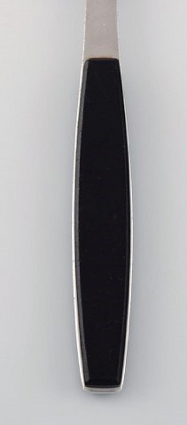 Henning Koppel for Georg Jensen. Strata dessert spoon in stainless steel and black plastic, 1960s-1970s. 
25 pcs in stock.
Measure: Length: 17.2 cm.
In very good condition.
Stamped.