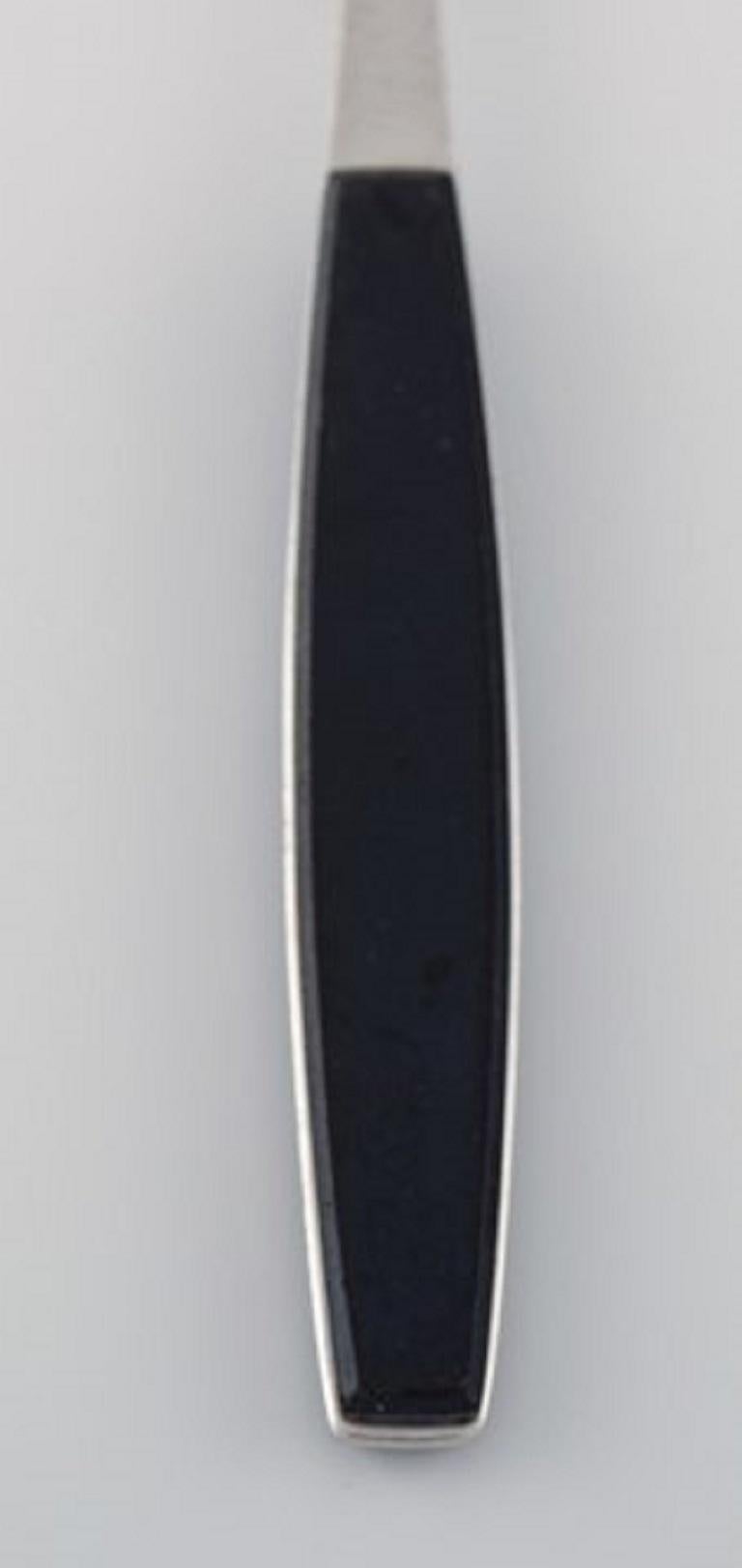 Henning Koppel for Georg Jensen. Strata sorbet spoon in stainless steel and black plastic. 1960s-1970s. 25 pieces in stock.
Measures: Length 16.5 cm.
In very good condition.
Stamped.