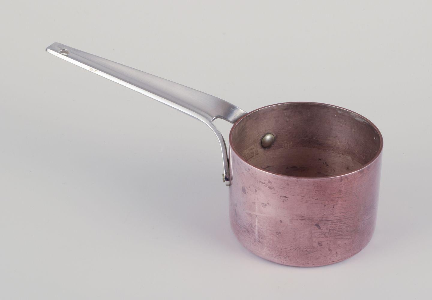 Pre-owned goods are exempt from import duties for U.S. customers. 
Therefore, no import tariffs will be applicable to your purchase.

Henning Koppel for Georg Jensen: 