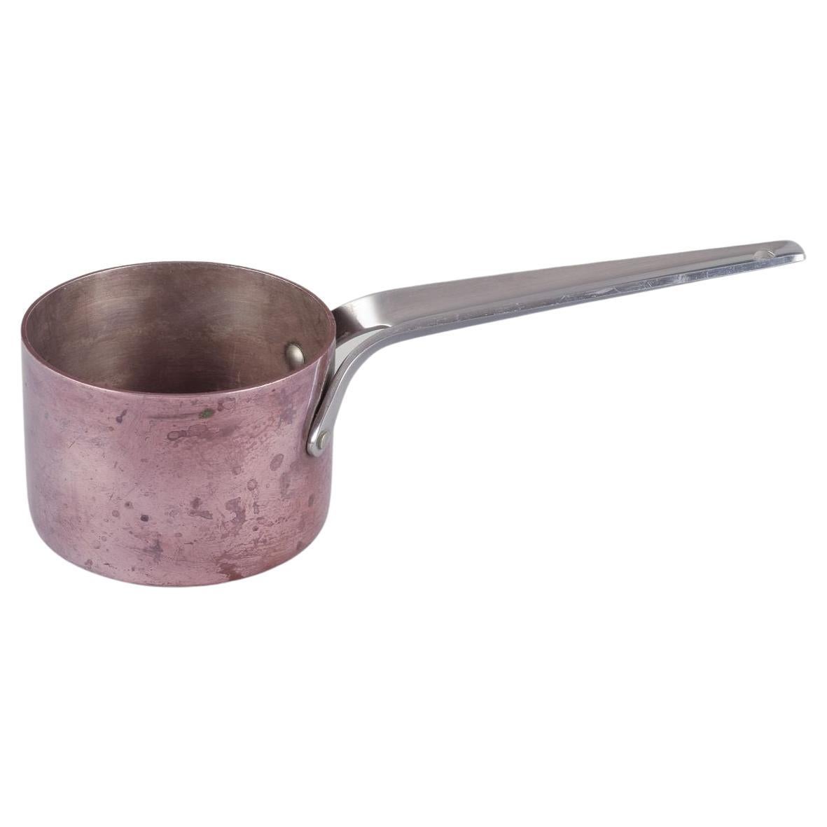 Henning Koppel para Georg Jensen: "Taverna". Calentador de mantequilla de cobre.