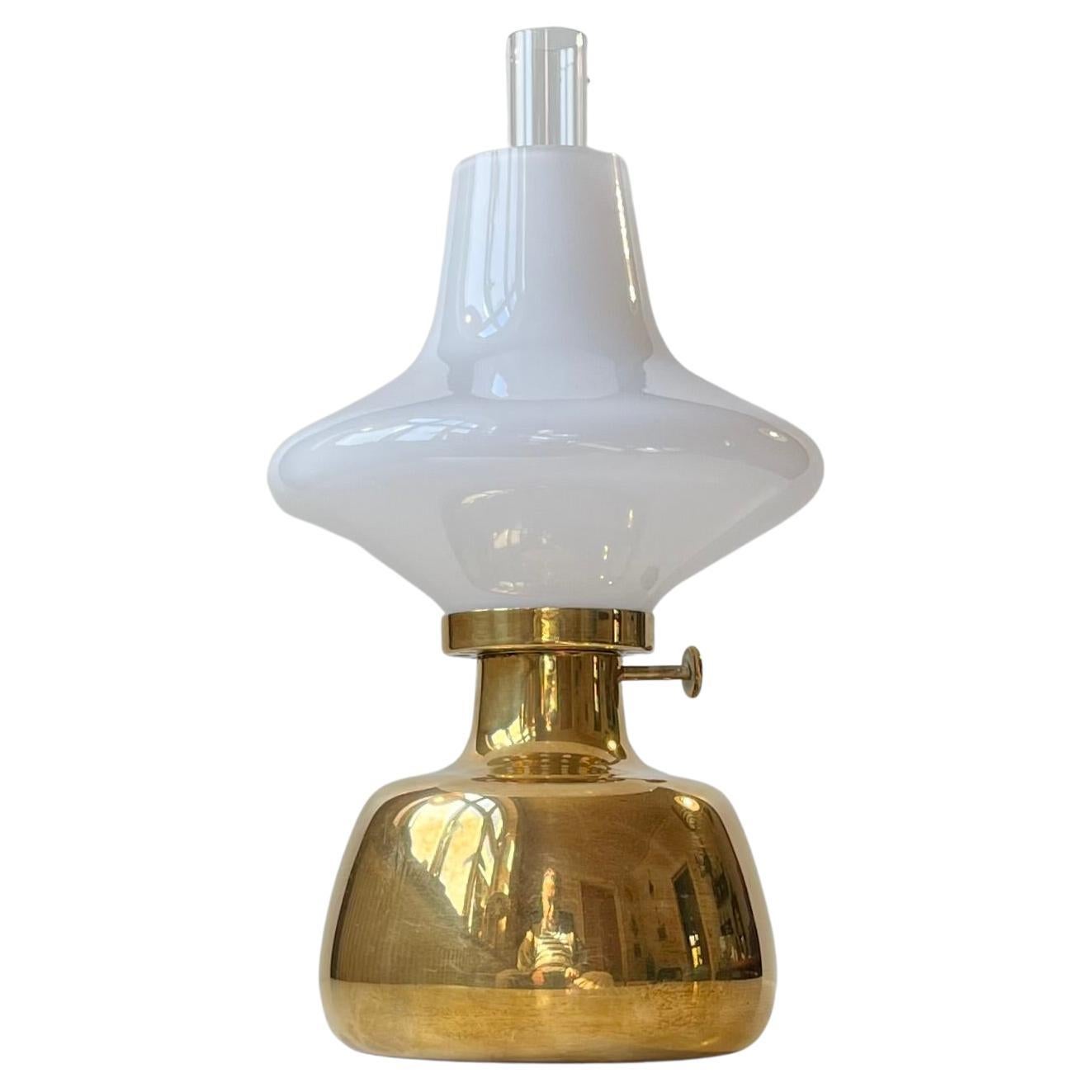 Henning Koppel lampe de bureau vintage Petronella à huile par Louis Poulsen