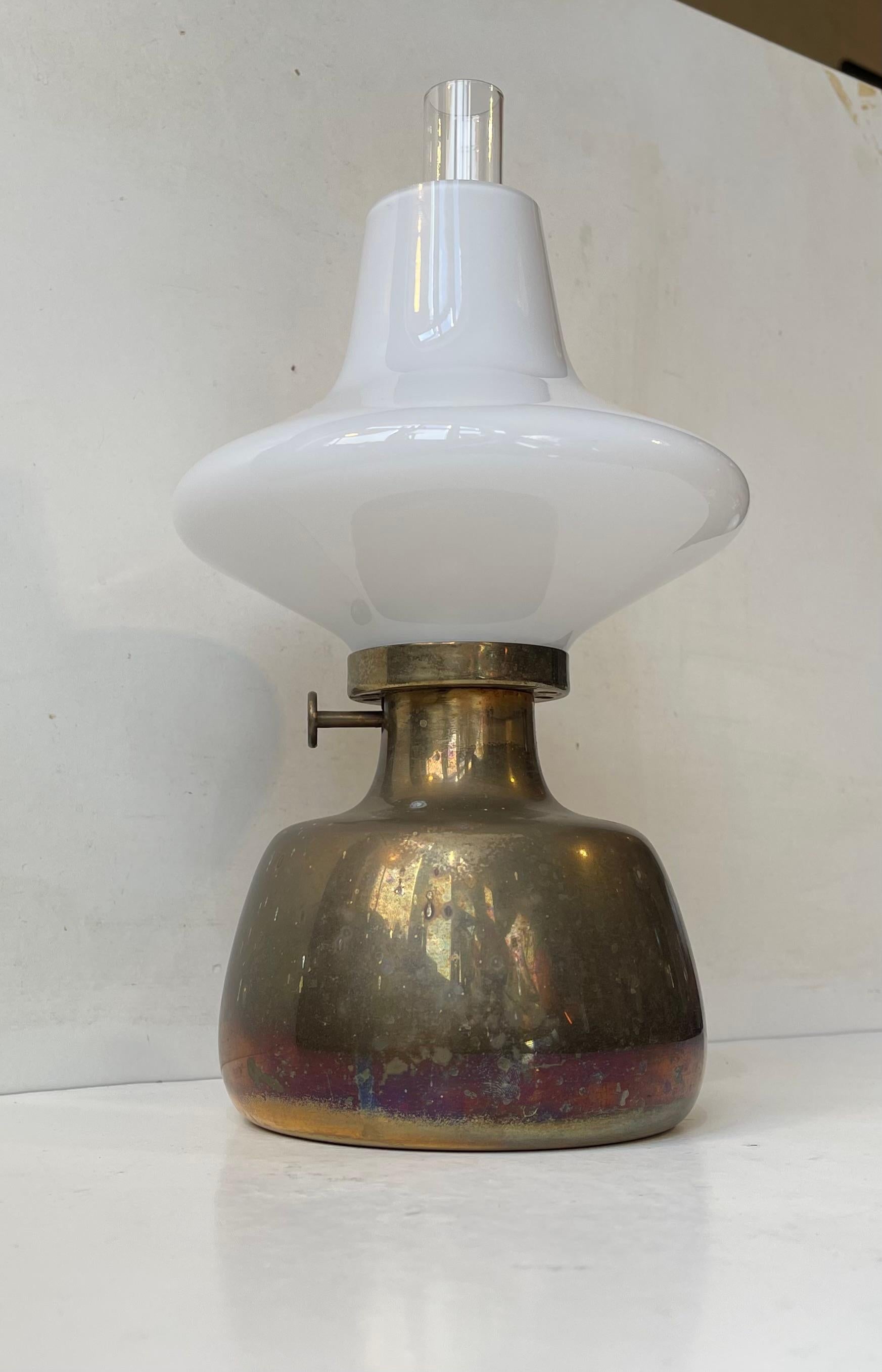 Danois Henning Koppel - Lampe de table à l'huile vintage Petronella pour Louis Poulsen en vente