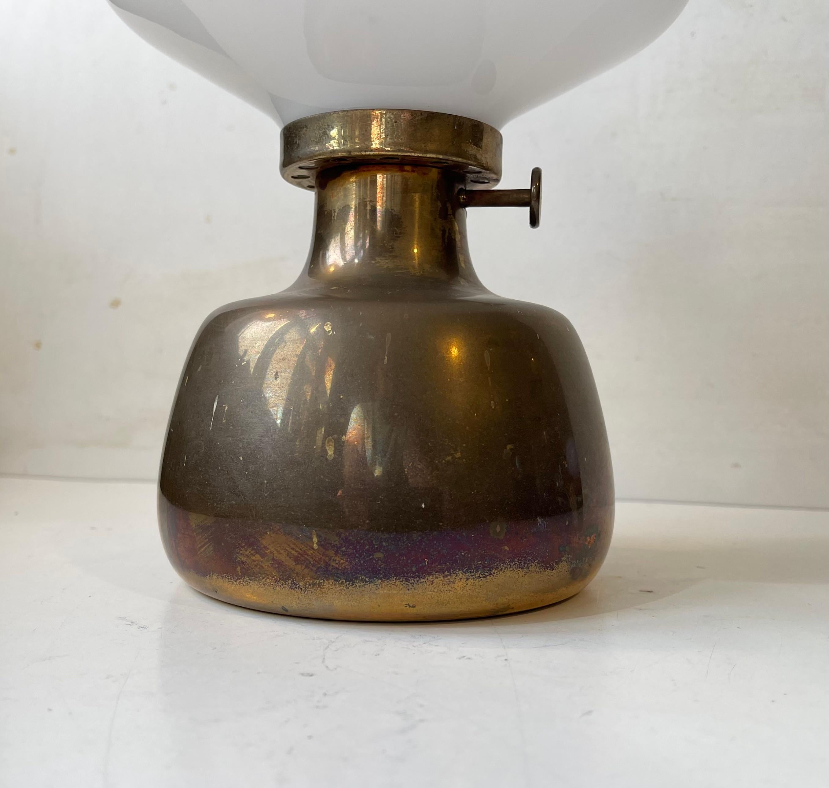Henning Koppel - Lampe de table à l'huile vintage Petronella pour Louis Poulsen Bon état - En vente à Esbjerg, DK