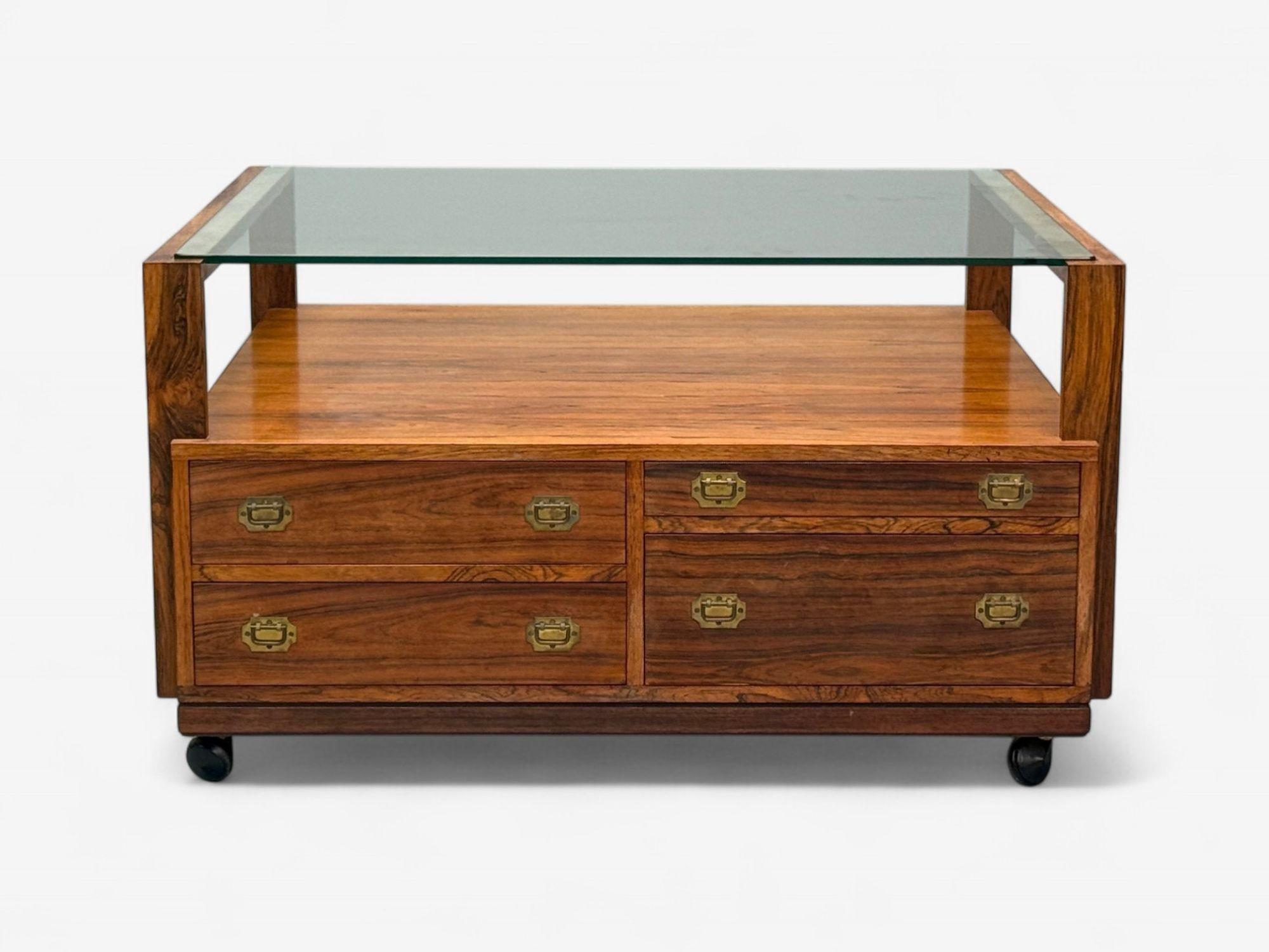 Mid-Century Modern Henning Korch, Danish Modern, table basse roulante en bois de rose, Danemark, années 1960 en vente