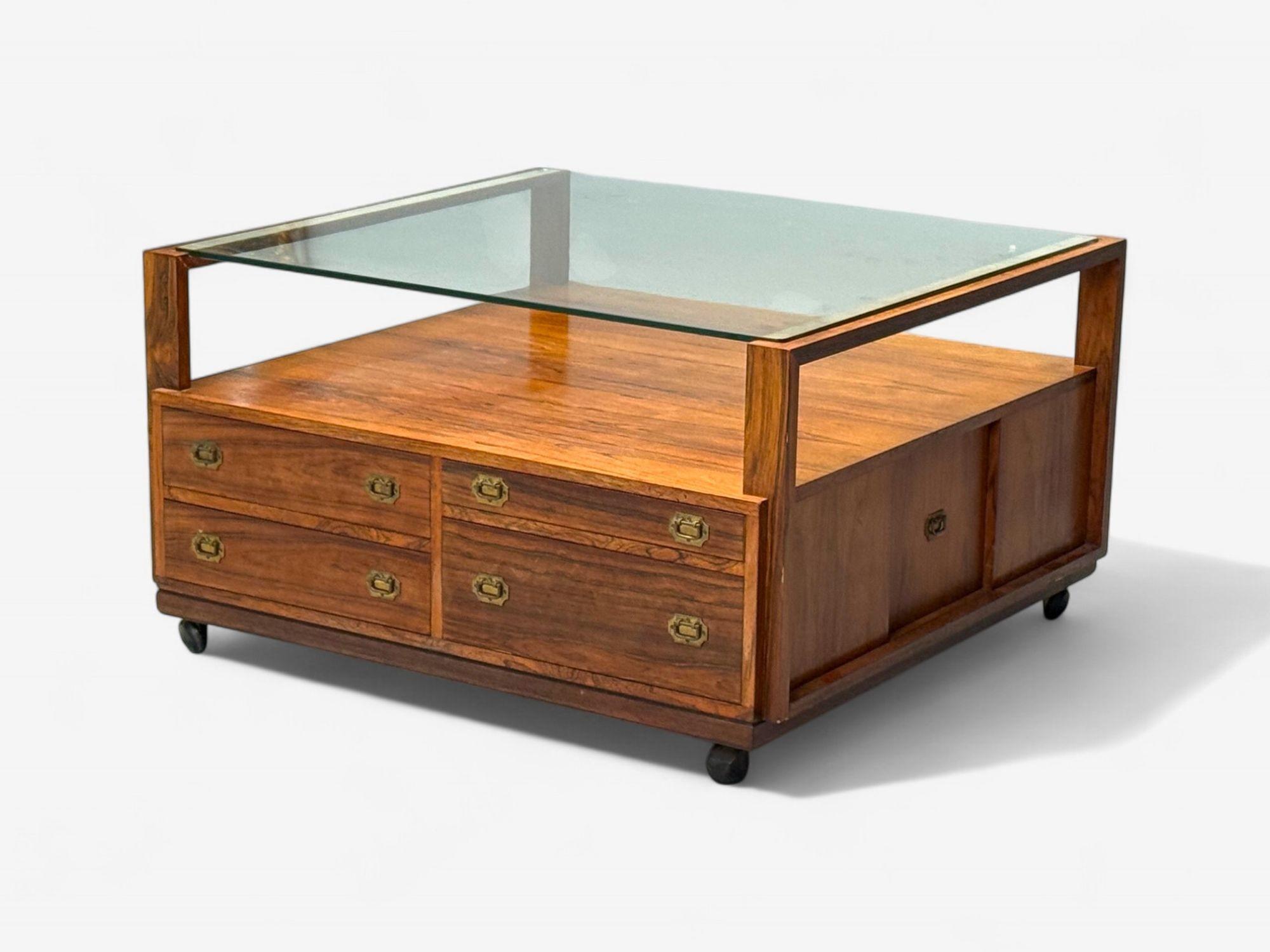 Danois Henning Korch, Danish Modern, table basse roulante en bois de rose, Danemark, années 1960 en vente