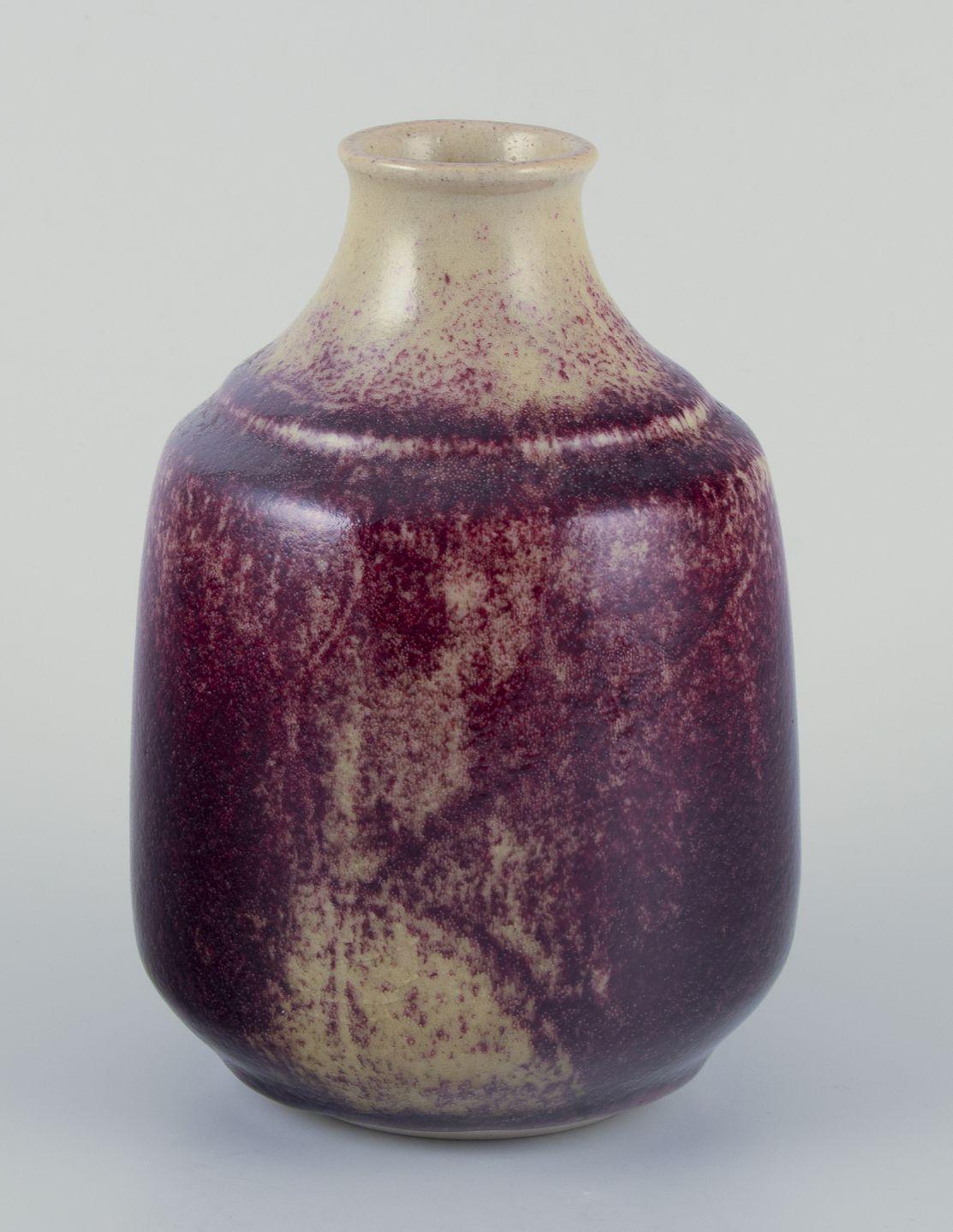 PRE-OWNED GOODS ARE EXEMPT FROM IMPORT TARIFFS FOR U.S., UK, AUSTRALIAN & CANADIAN CUSTOMERS.   
THEREFORE, NO IMPORT TARIFFS WILL BE APPLICABLE TO YOUR PURCHASE. 

Henning Nilsson for Höganäs, Sweden.
Unique vase of stoneware. Hand-turned,