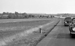 Auf der Autobahn mit Volkswagen-Käfer, Deutschland 1938, Später gedruckt