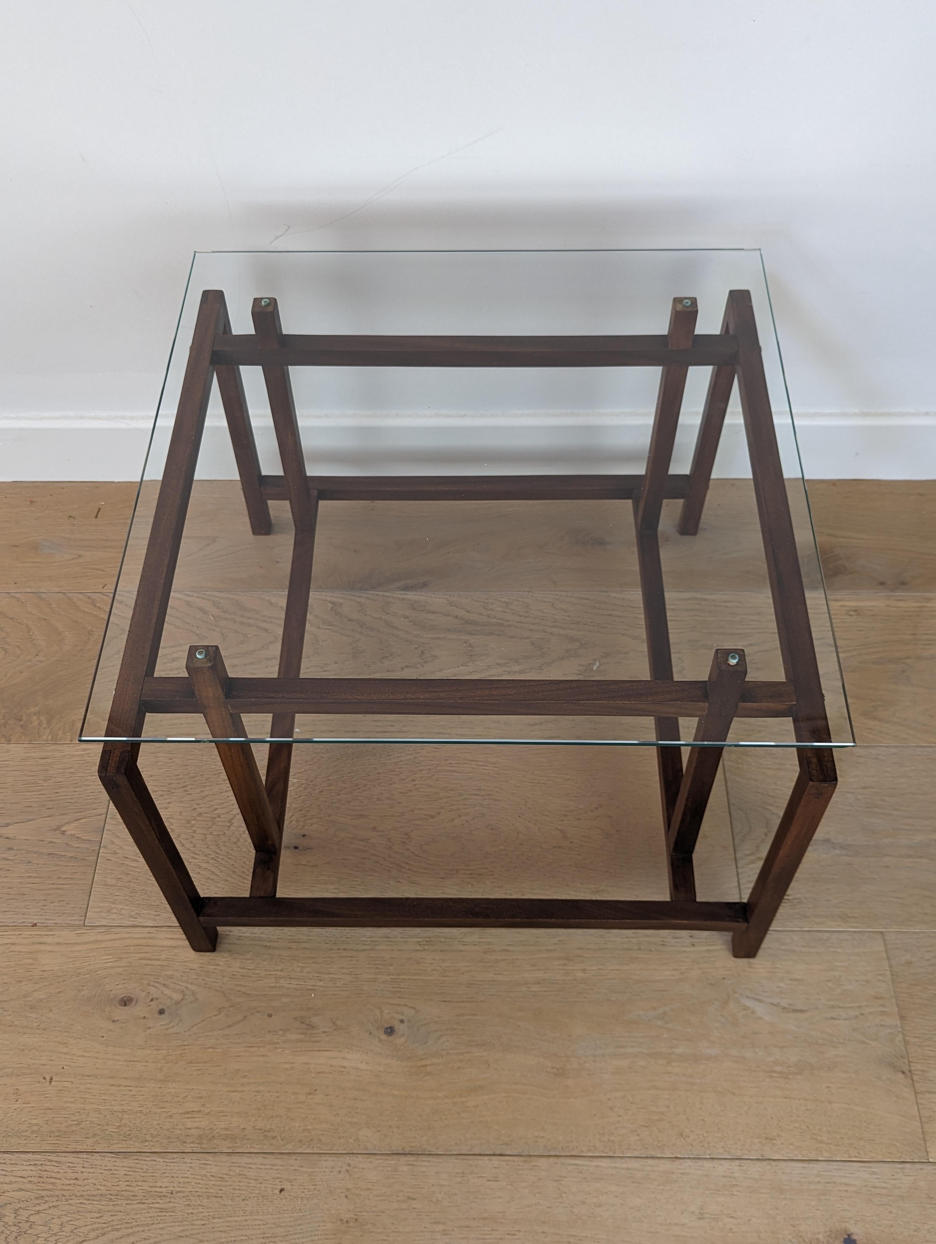 Danois Table d'appoint en teck avec plateau en verre Henning Norgaard pour Comfort en vente