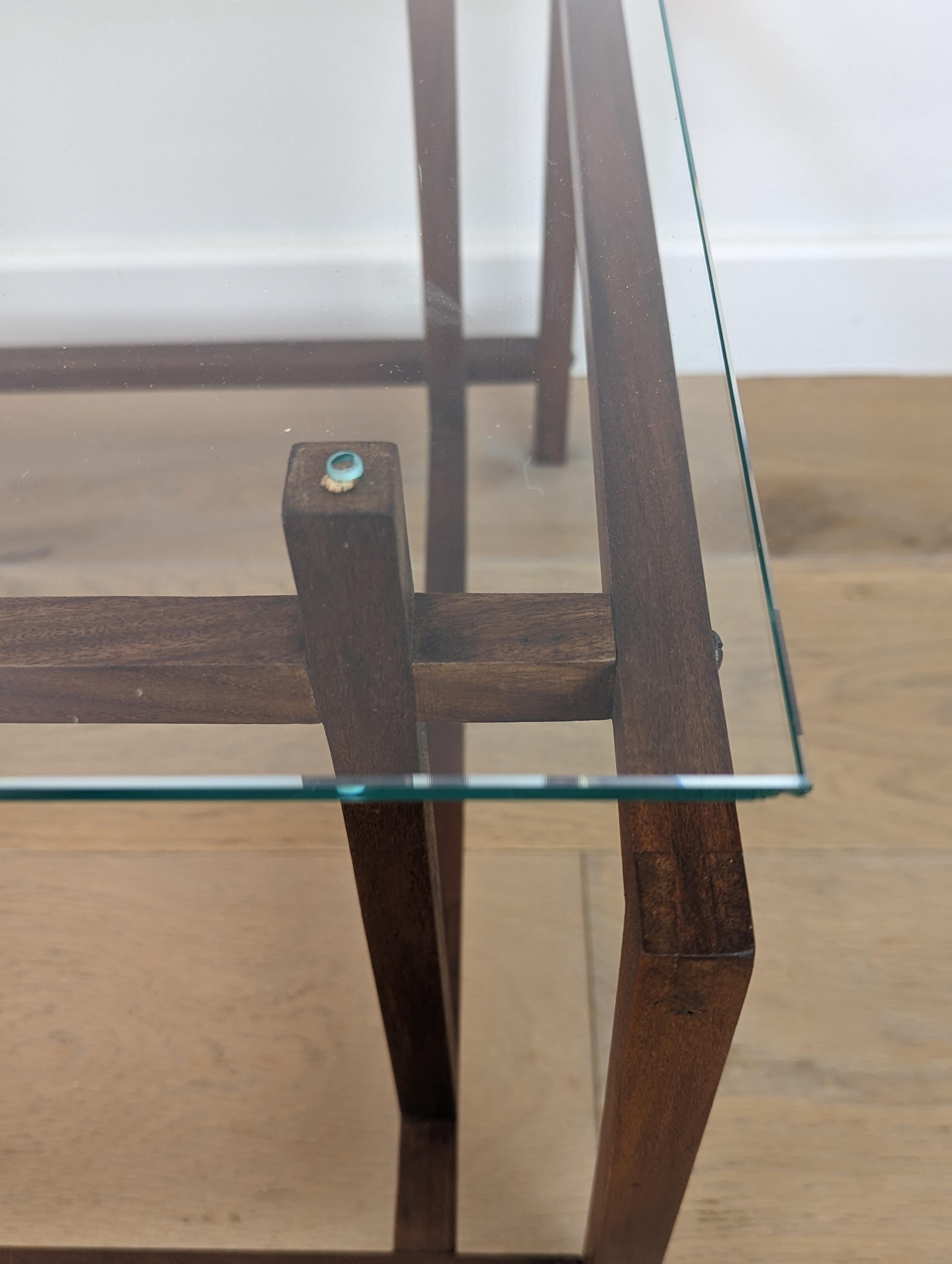 20ième siècle Table d'appoint en teck avec plateau en verre Henning Norgaard pour Comfort en vente