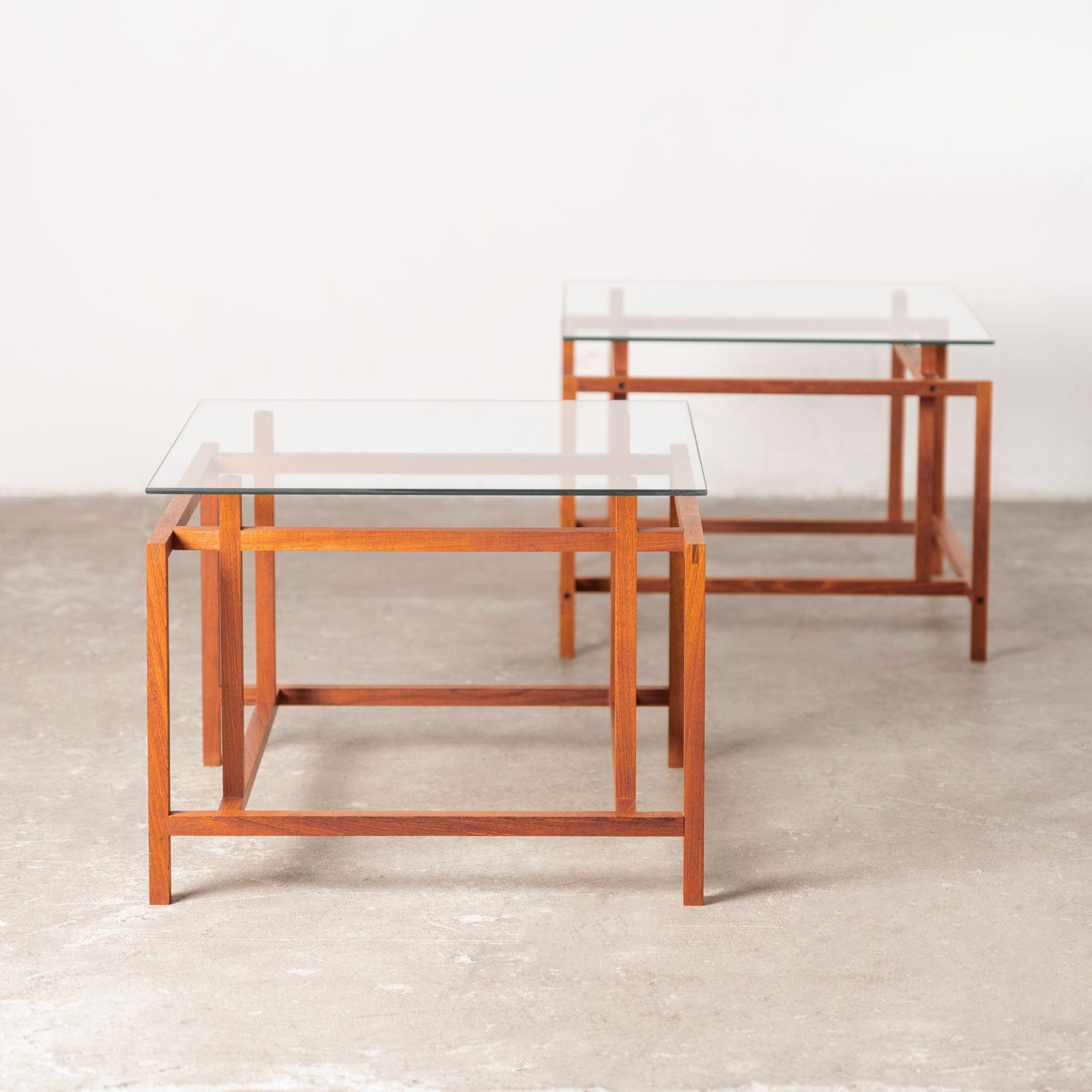Danese Henning Norgaard per Komfort Mobler Tavolini architettonici in teak e vetro in vendita