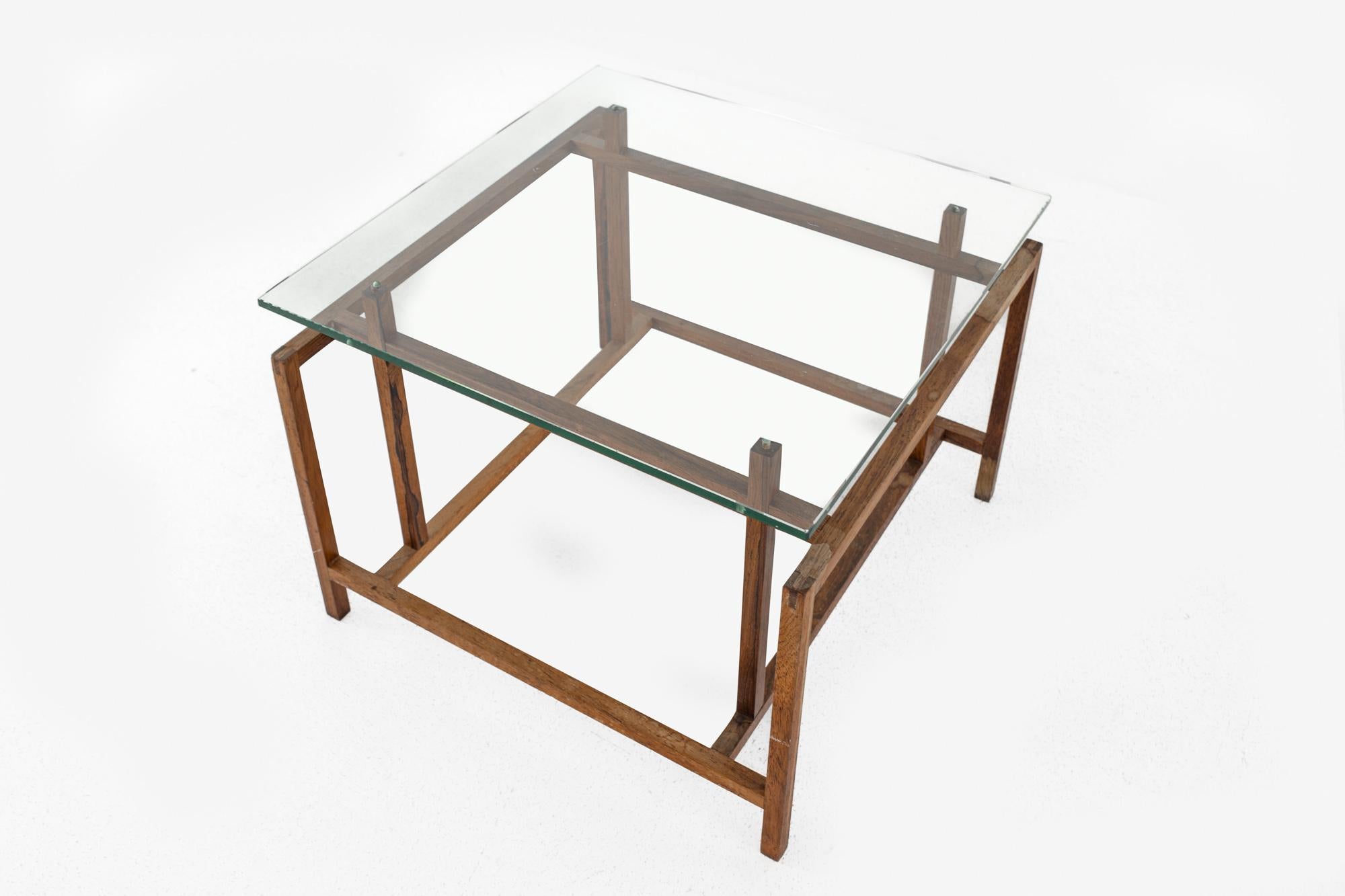 Henning Norgaard for Komfort Mobler Mid Century Rosewood and Glass Side Table In Good Condition For Sale In Countryside, IL