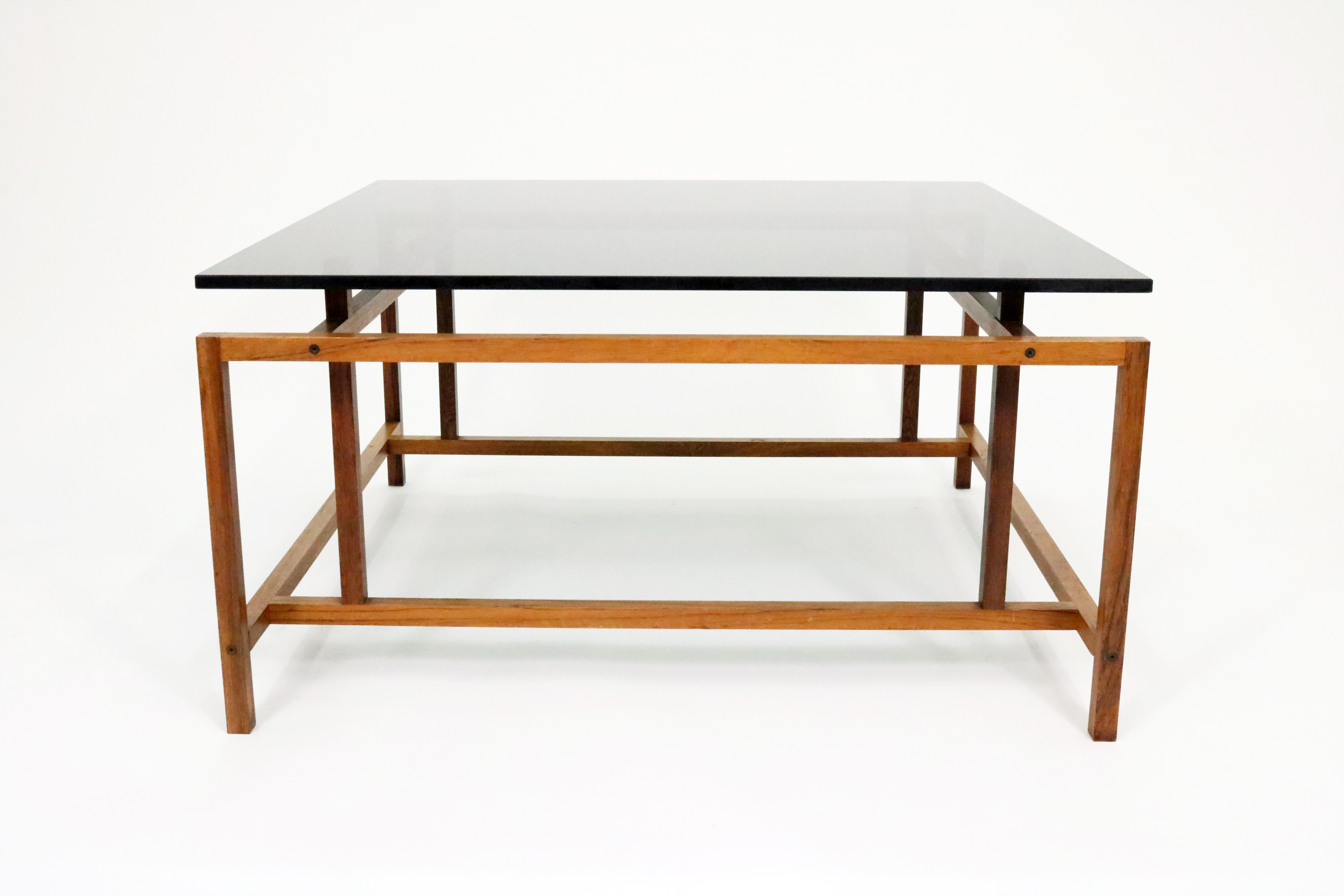 Danois Henning Norgaard pour Komfort table basse en bois de rose et plateau en verre flottant en vente