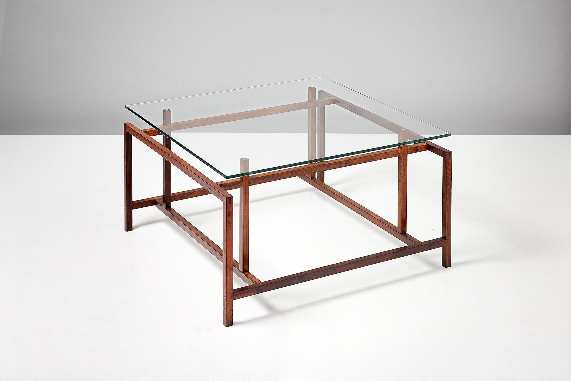 Henning Norgaard

Rosewood frame coffee table with glass top, produced by Komfort, Denmark. 

Measures: H. 39cm, D. 70cm, L. 70 cm.